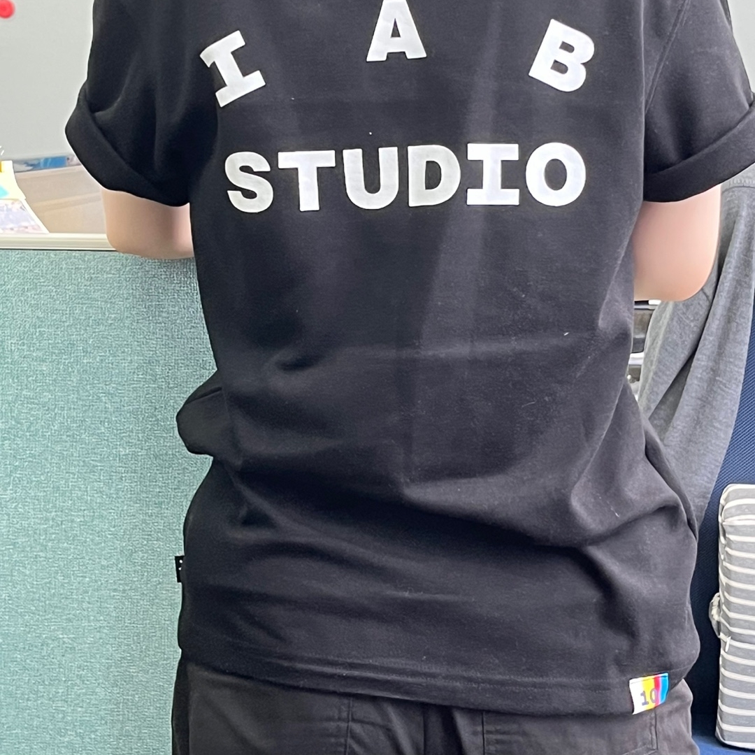 IAB Studio 10th Anniversary T-Shirts Pack White & Black (2 Pack) 착용 스타일