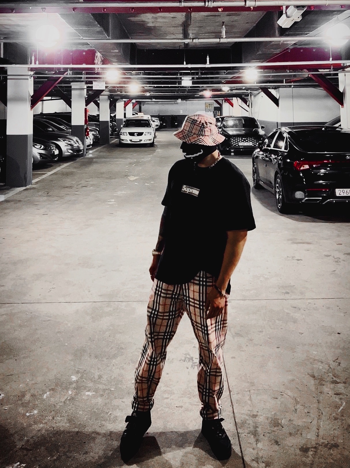 Supreme x Burberry Crusher Pink - 22SS, Supreme x Burberry Regular Jean Pink - 22SS 착용 스타일