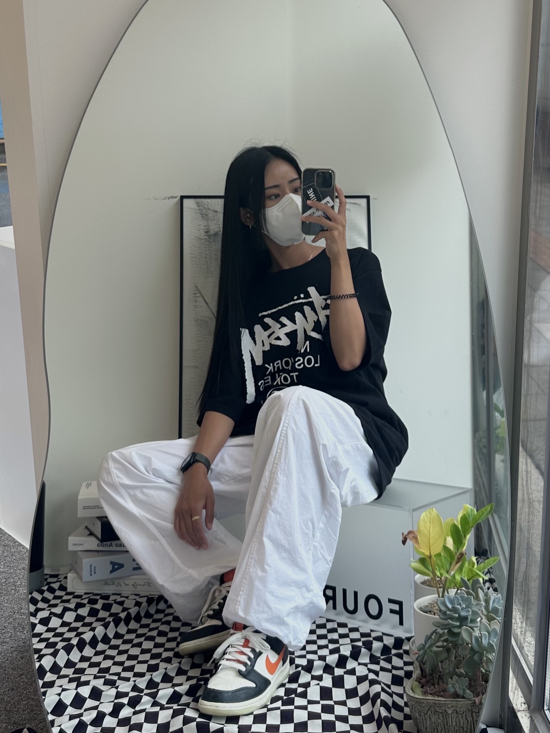 Stussy World Tour T-Shirt Black, (GS) Nike Dunk Low PRM Halloween 착용 스타일 - 1
