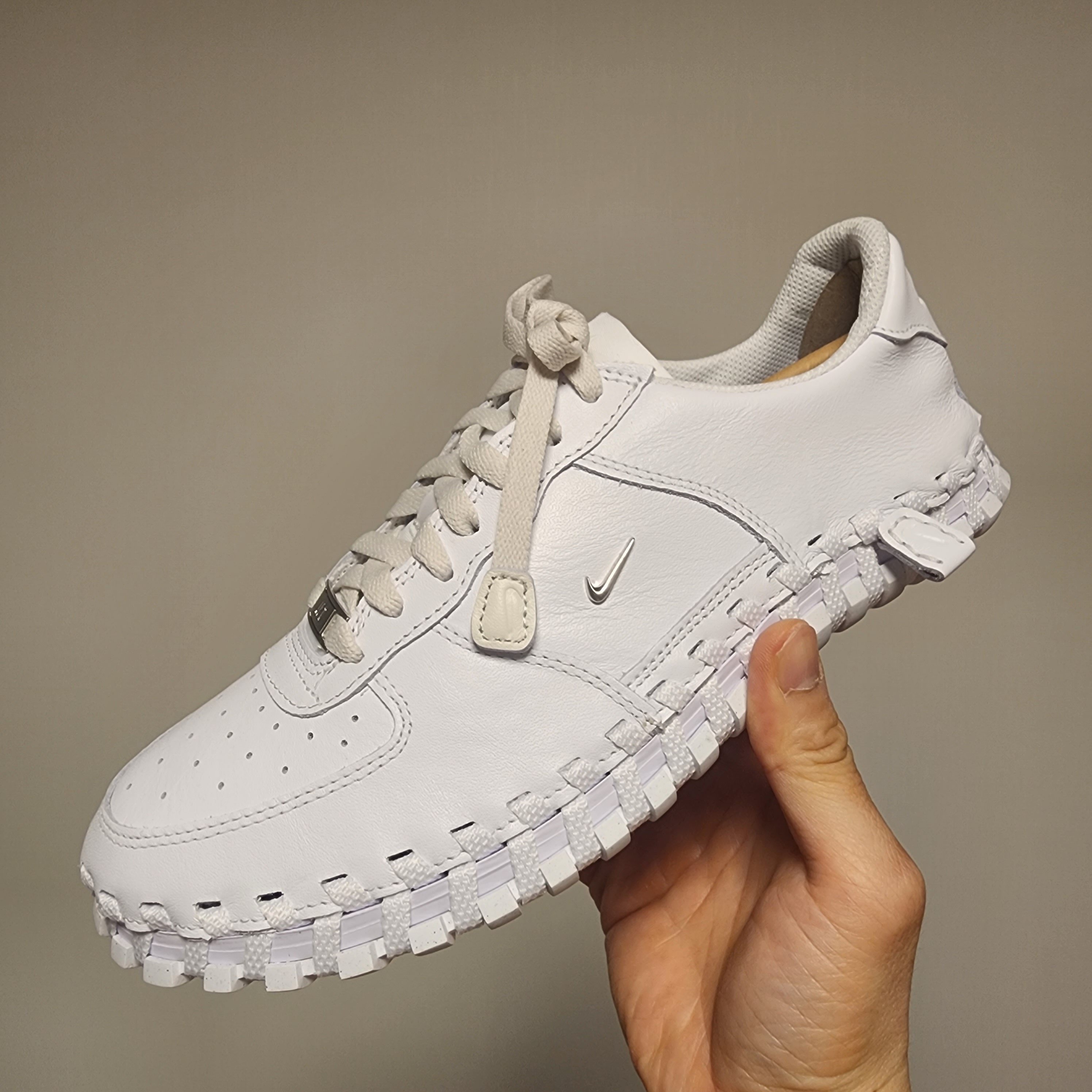 Nike x Jacquemus J Force 1 Low LX SP White 착용 스타일 - 1