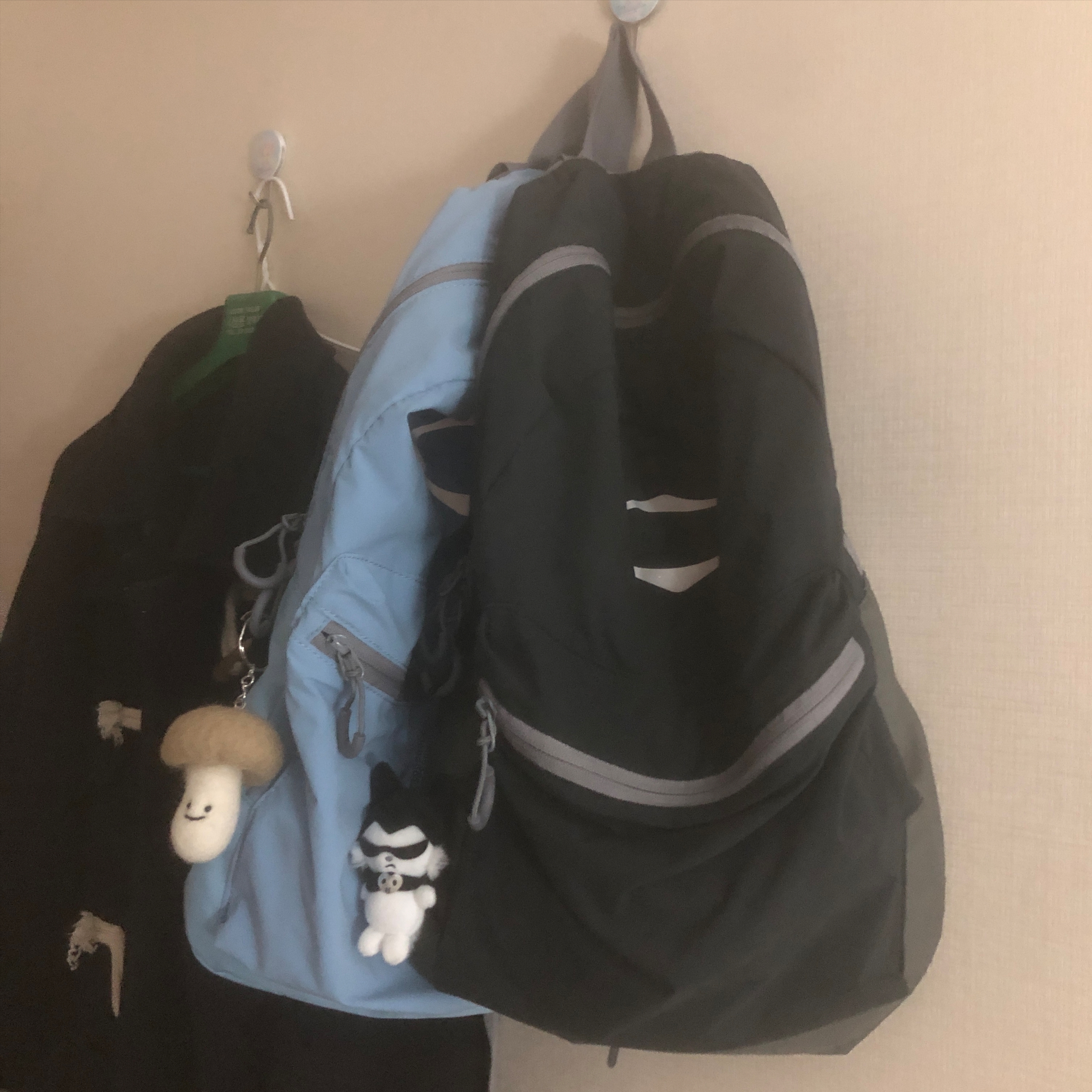 Mischief Rhombus Light Weight Backpack Black - The Hyundai Seoul Exclusive, Mischief Rhombus Light Weight Backpack Greyish Blue - The Hyundai Seoul Exclusive 착용 스타일