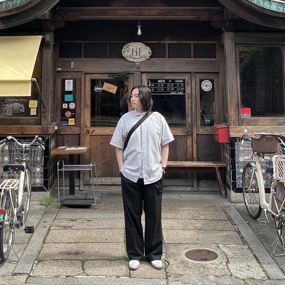 Prada Re-Nylon and Saffiano Leather Shoulder Bag Black, Adidas Samba Vegan White Black 착용 스타일