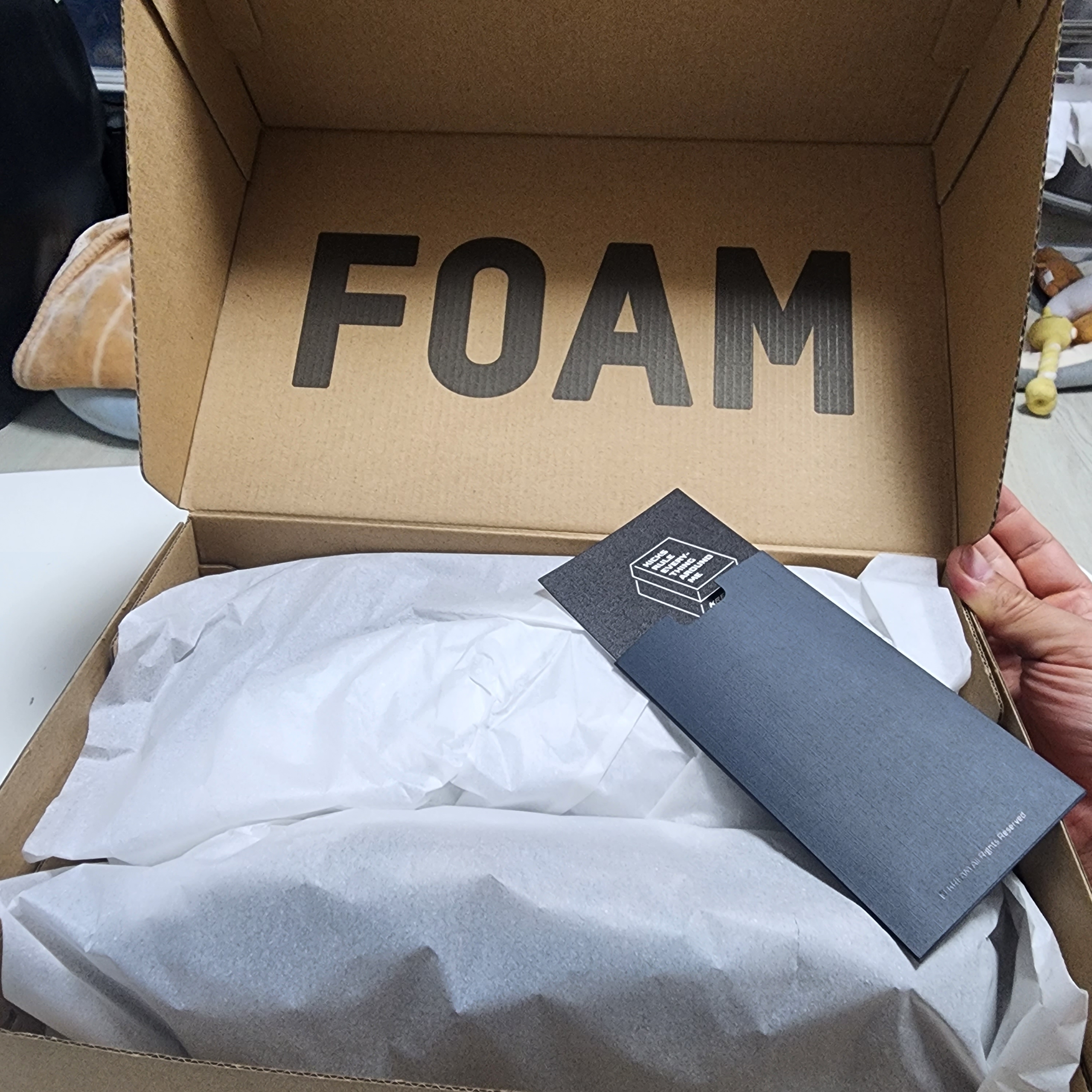 Adidas Yeezy Foam RNNR MX Cinder 착용 스타일 - 1