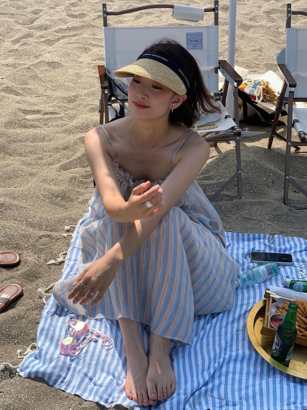 (W) Helen Kaminski Bianca Natural Black Logo 착용 스타일