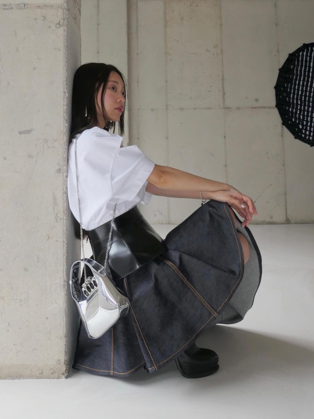 Alexander McQueen Mini Jewelled Hobo Bag Silver 착용 스타일