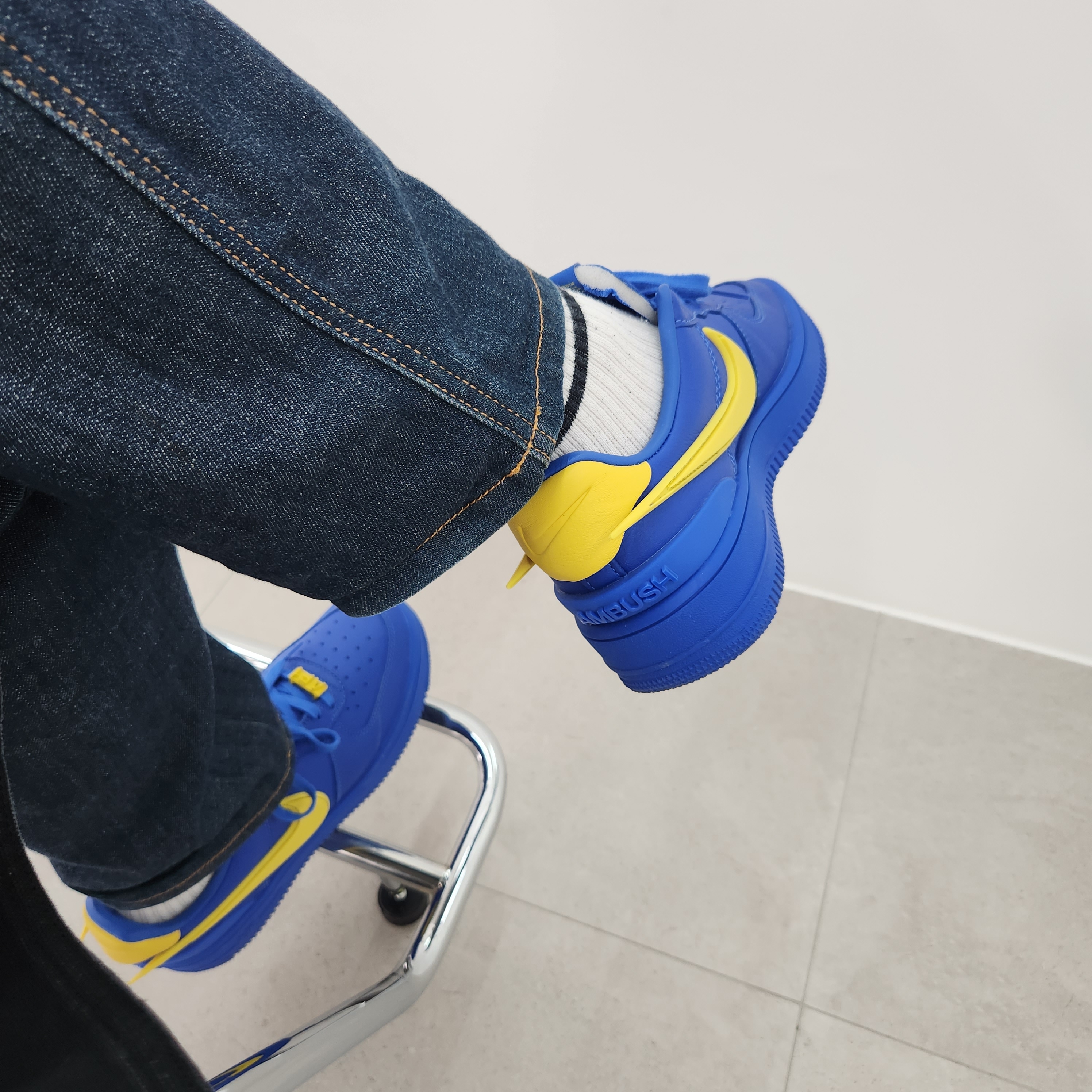 Nike x Ambush Air Force 1 Low SP Game Royal and Vivid Sulfur 착용 스타일