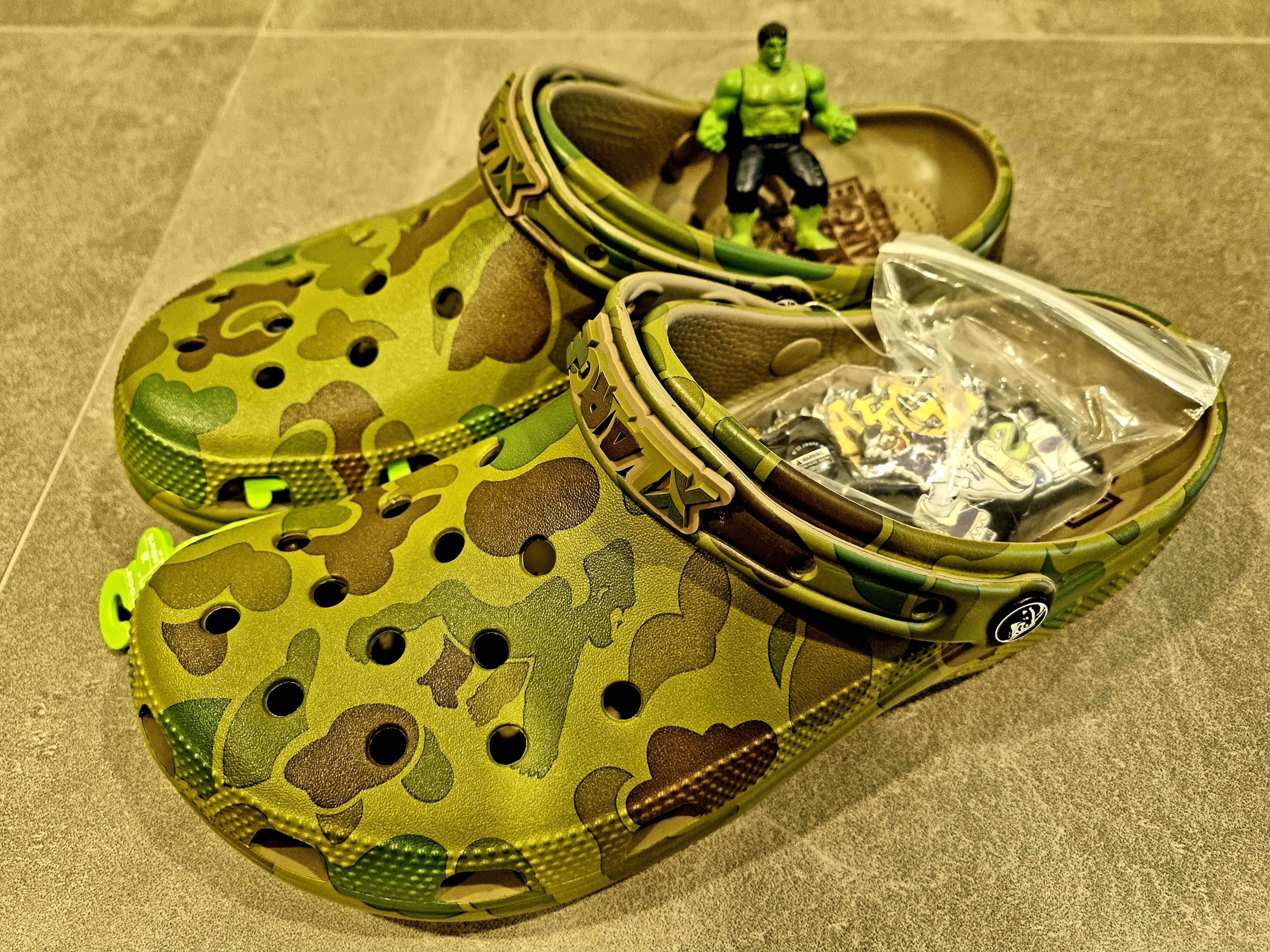 Crocs x XLarge Classic Clog Camo 착용 스타일 - 1