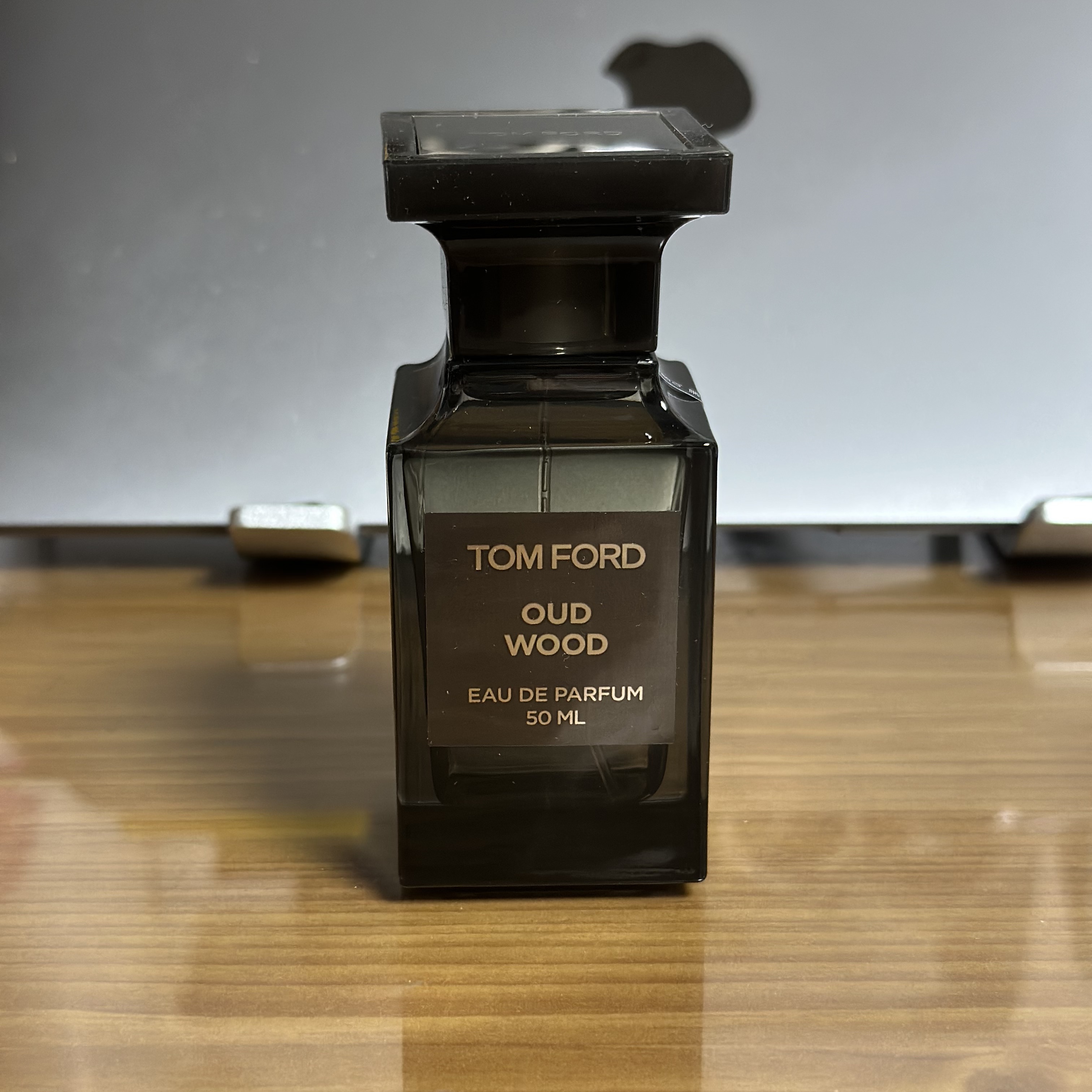 Tom Ford Oud Wood Eau De Parfum 50ml 착용 스타일 - 3