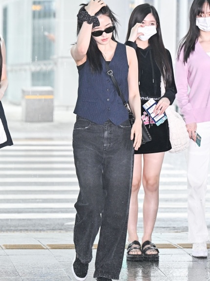 Instantfun Women Out Waist Wide Leg Jeans Black 착용 스타일 - 1