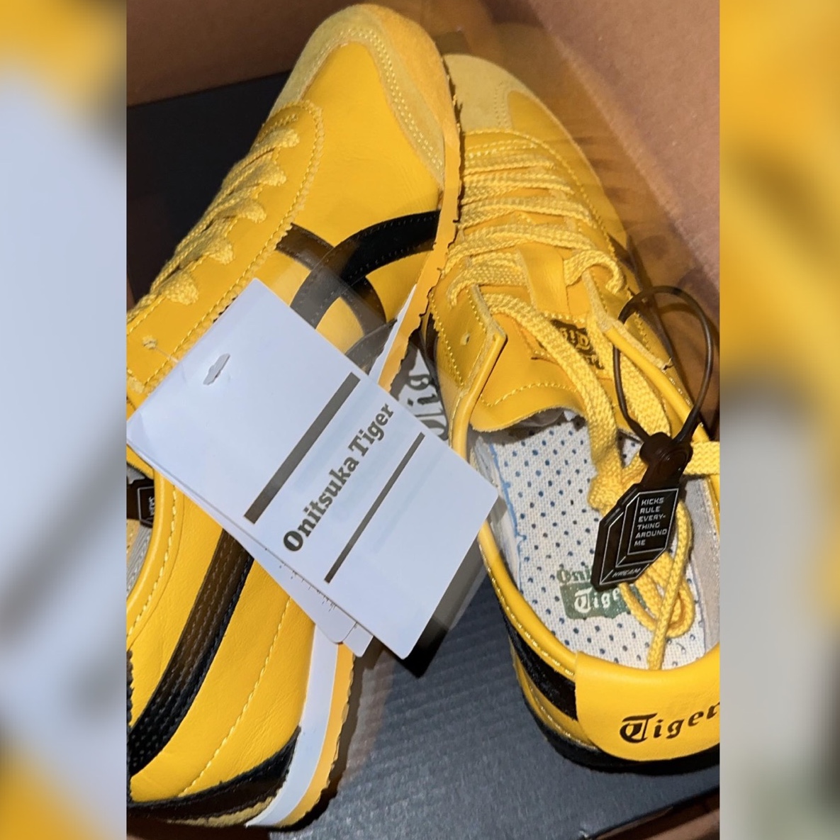 Onitsuka Tiger Mexico 66 Yellow Black 착용 스타일