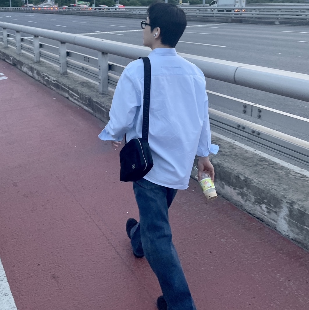 Porter Tanker Shoulder Bag S Black 착용 스타일