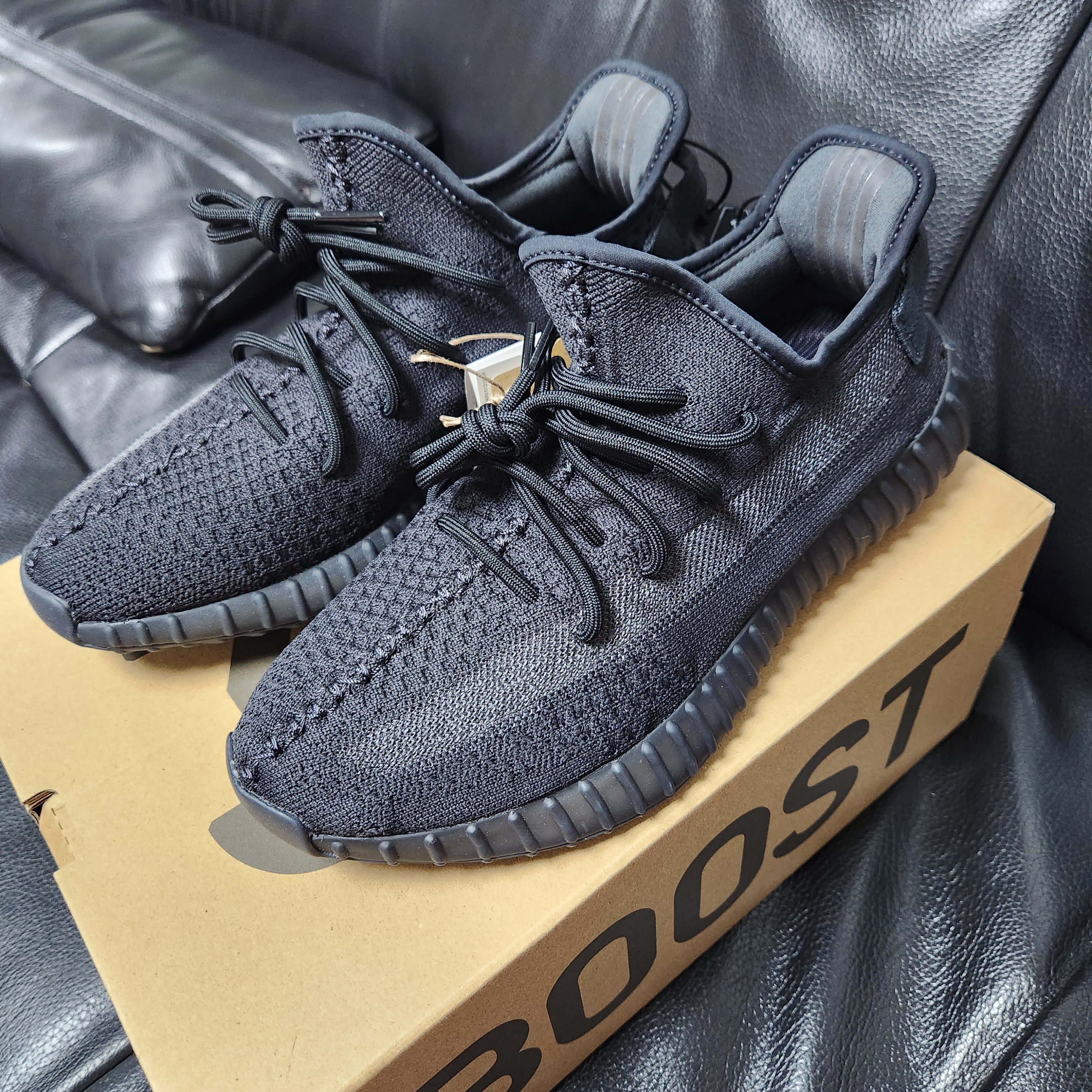 Adidas Yeezy Boost 350 V2 Onyx 착용 스타일