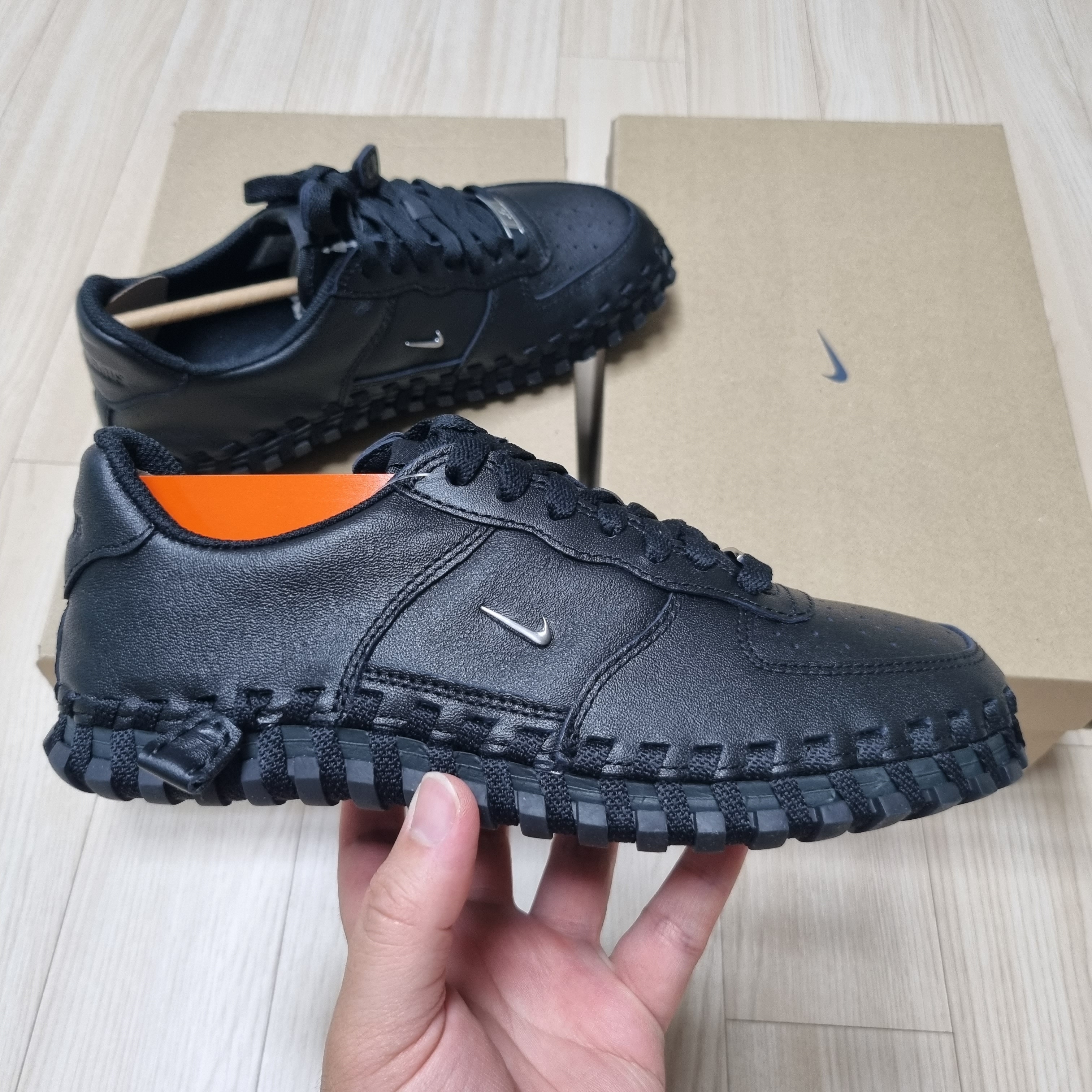 Nike x Jacquemus J Force 1 Low LX SP White, Nike x Jacquemus J Force 1 Low LX SP Black 착용 스타일 - 3