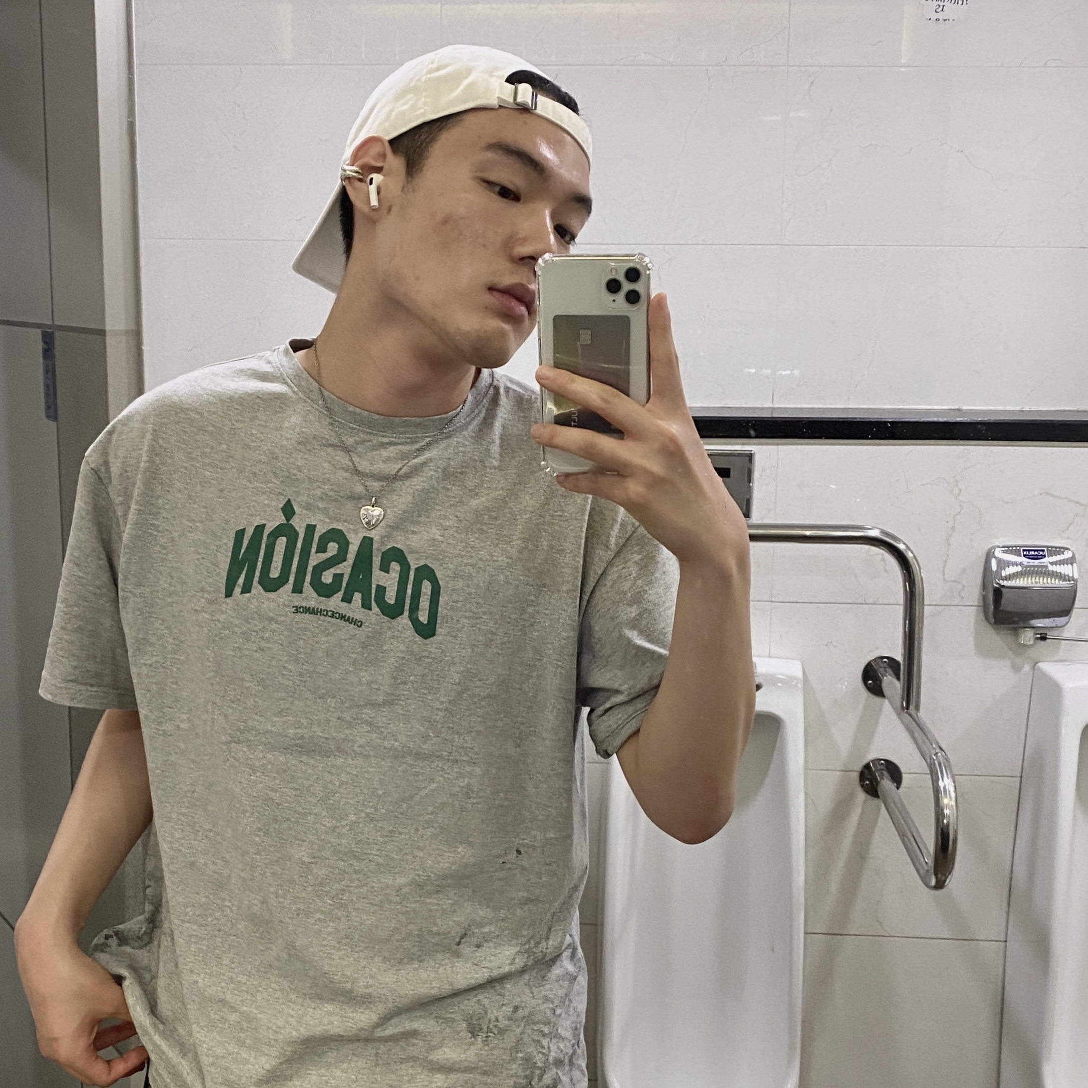 Gucci Blind for Love Necklace Silver, Nike Heritage 86 Futura Washed Cap White 착용 스타일 - 1