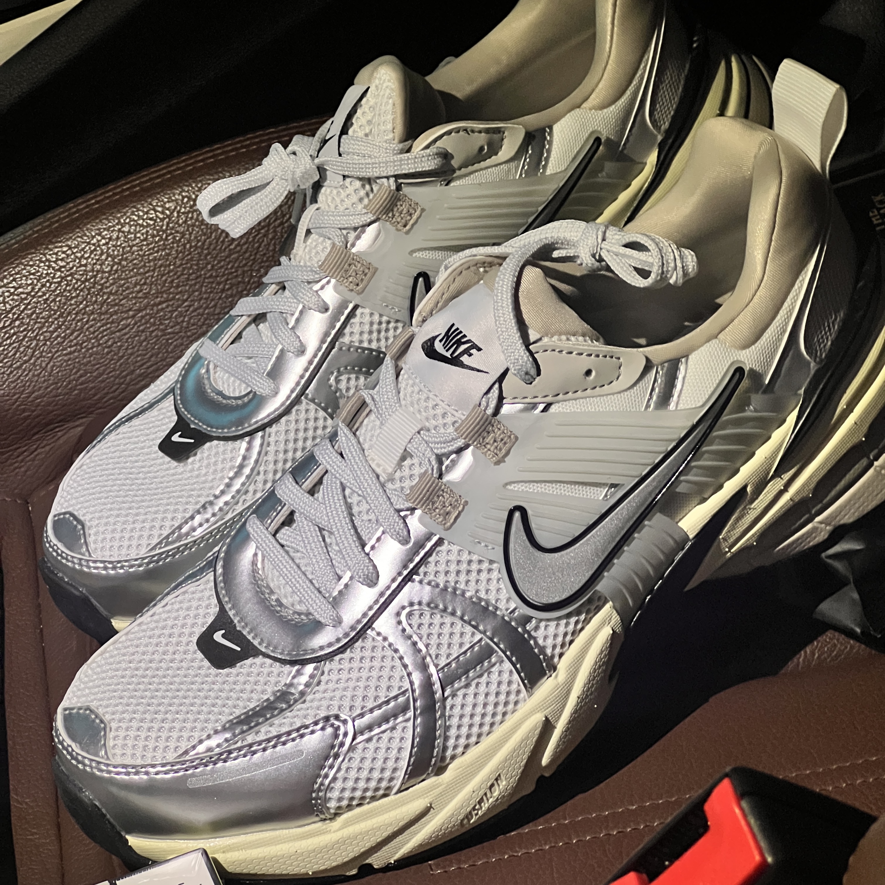 Nike V2K Run Summit White Metallic Silver 착용 스타일