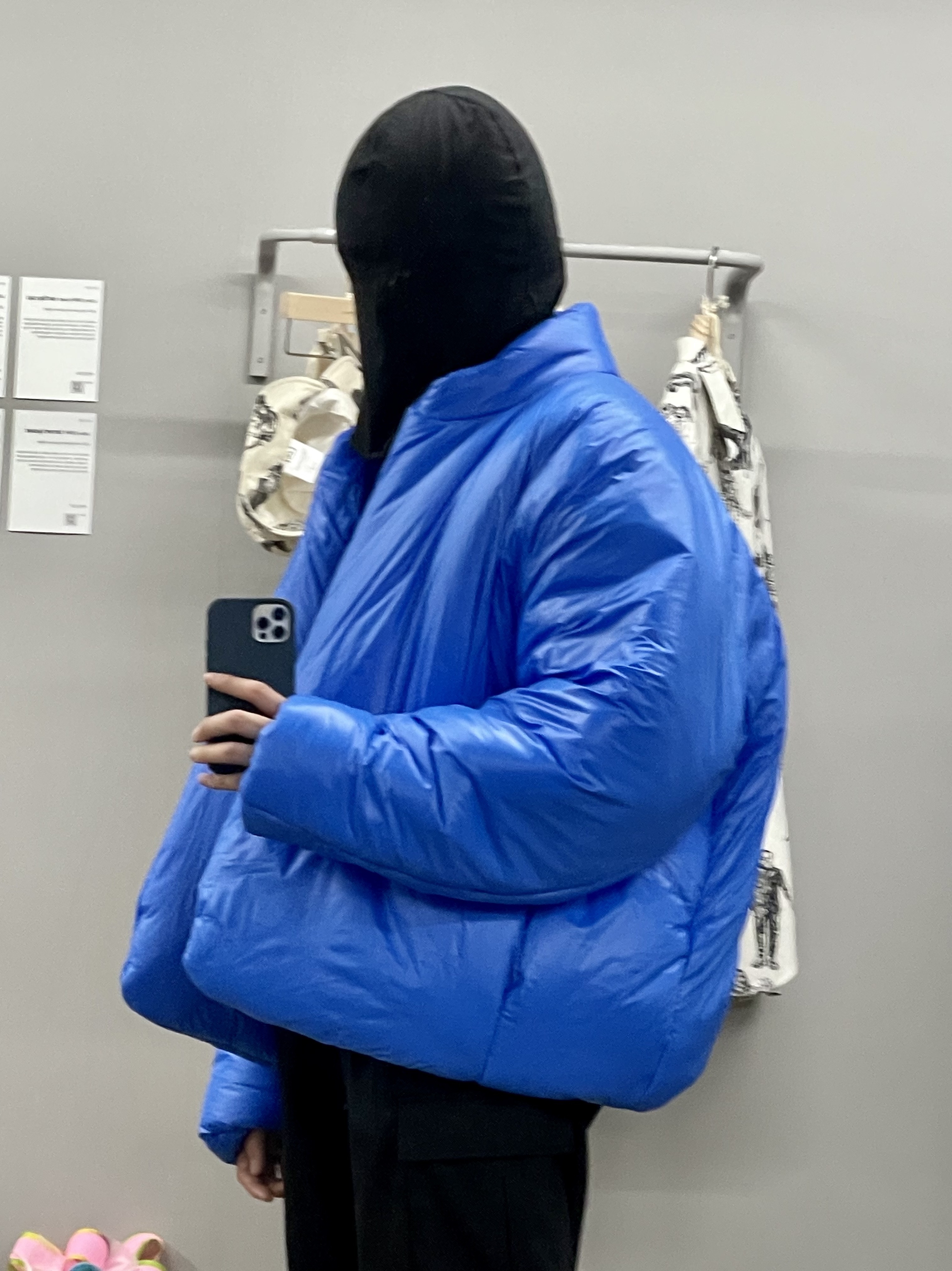 Yeezy Gap Round Jacket Blue 착용 스타일 - 4