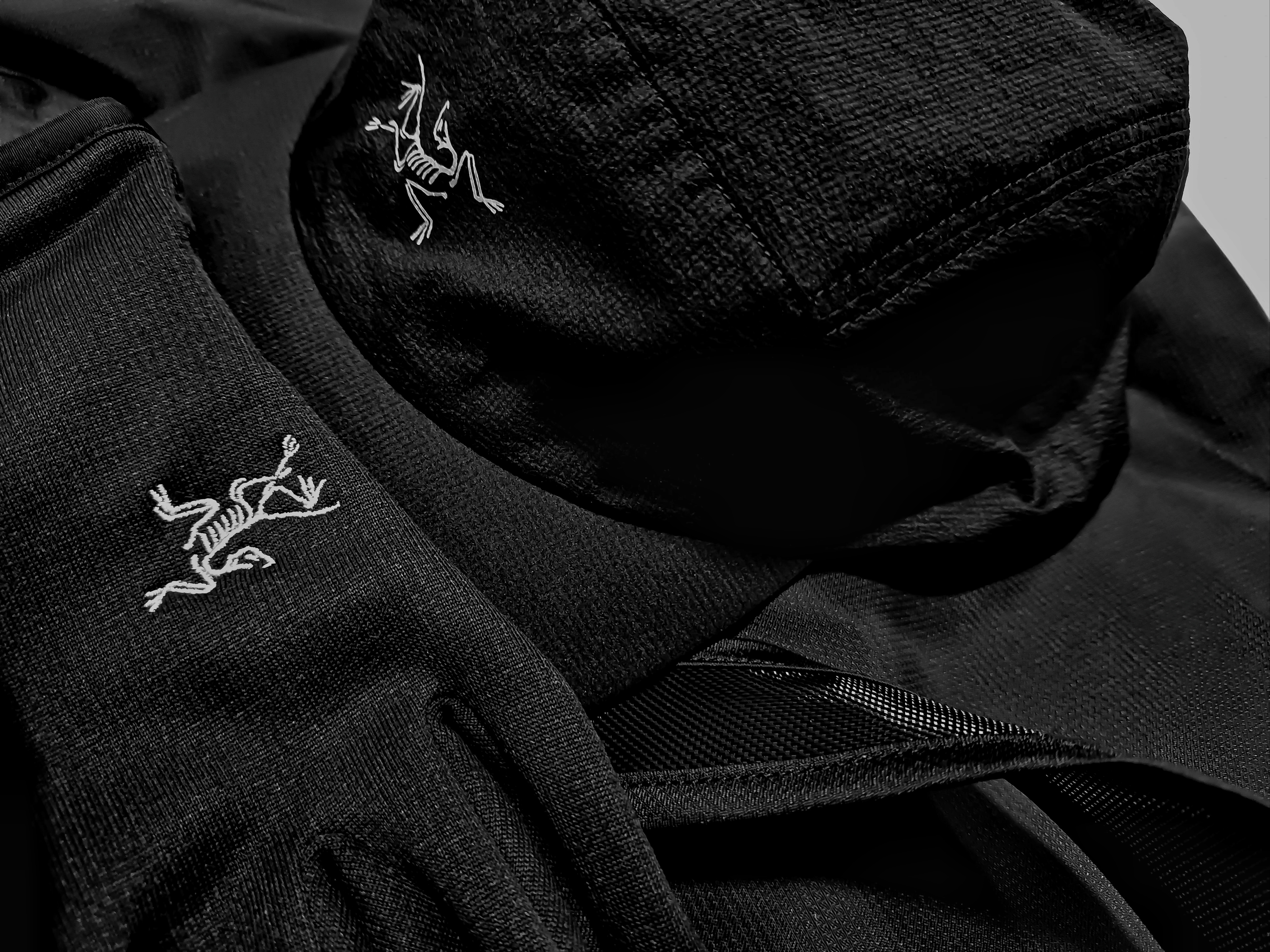 Arc'teryx Norvan Cap Black 착용 스타일