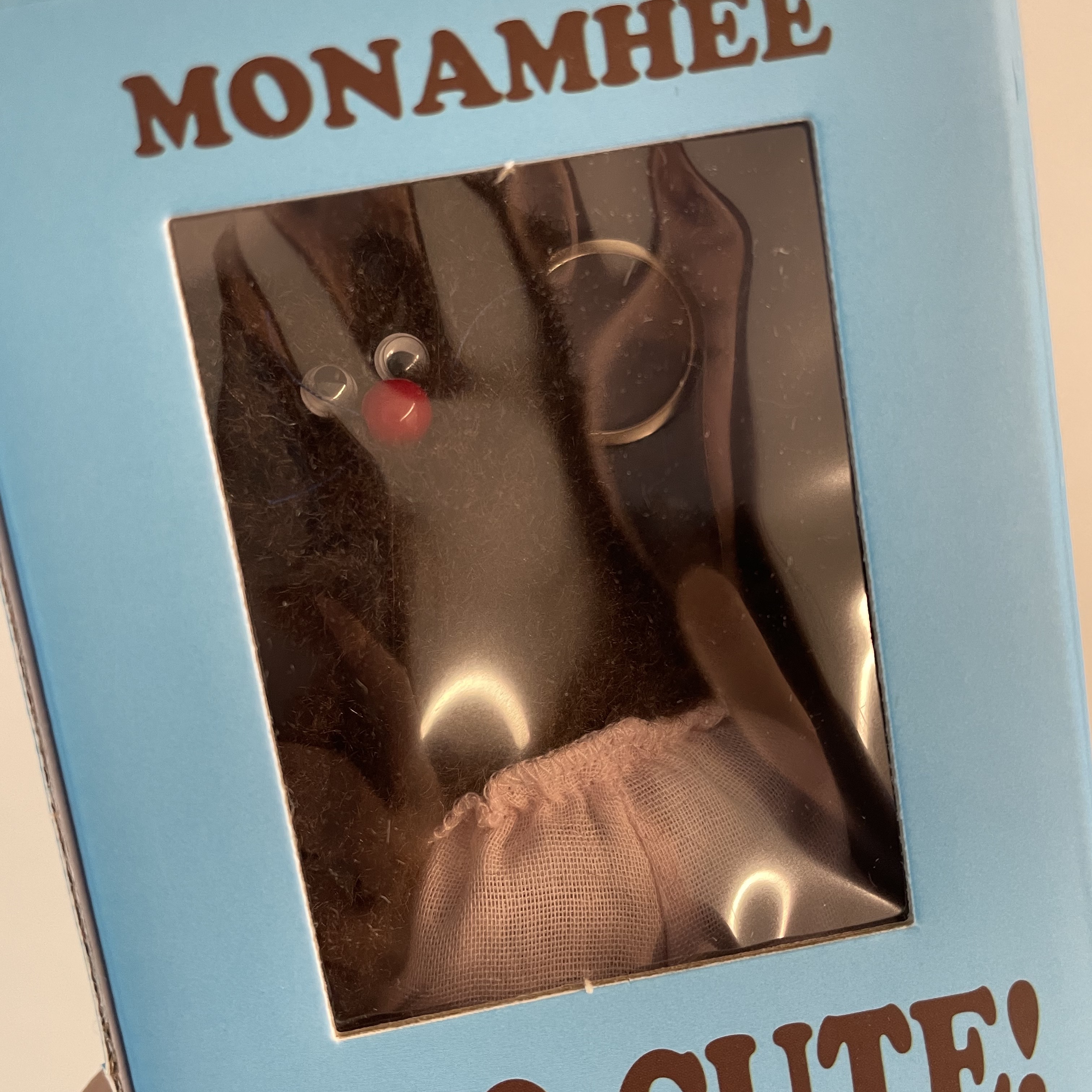 Monamhee Bred Keyring with Pink Pants Brown 착용 스타일