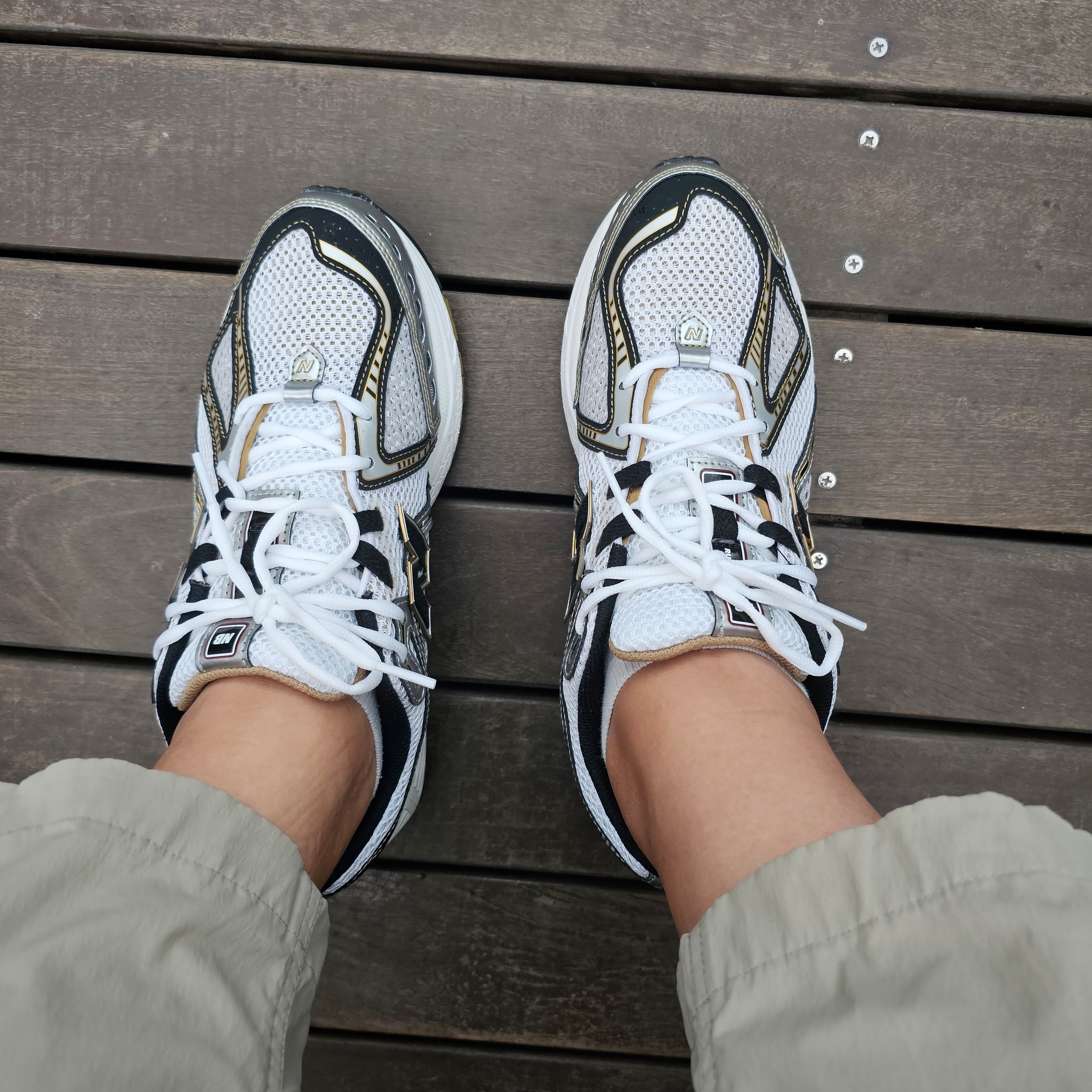 New Balance 1906R White Gold 착용 스타일