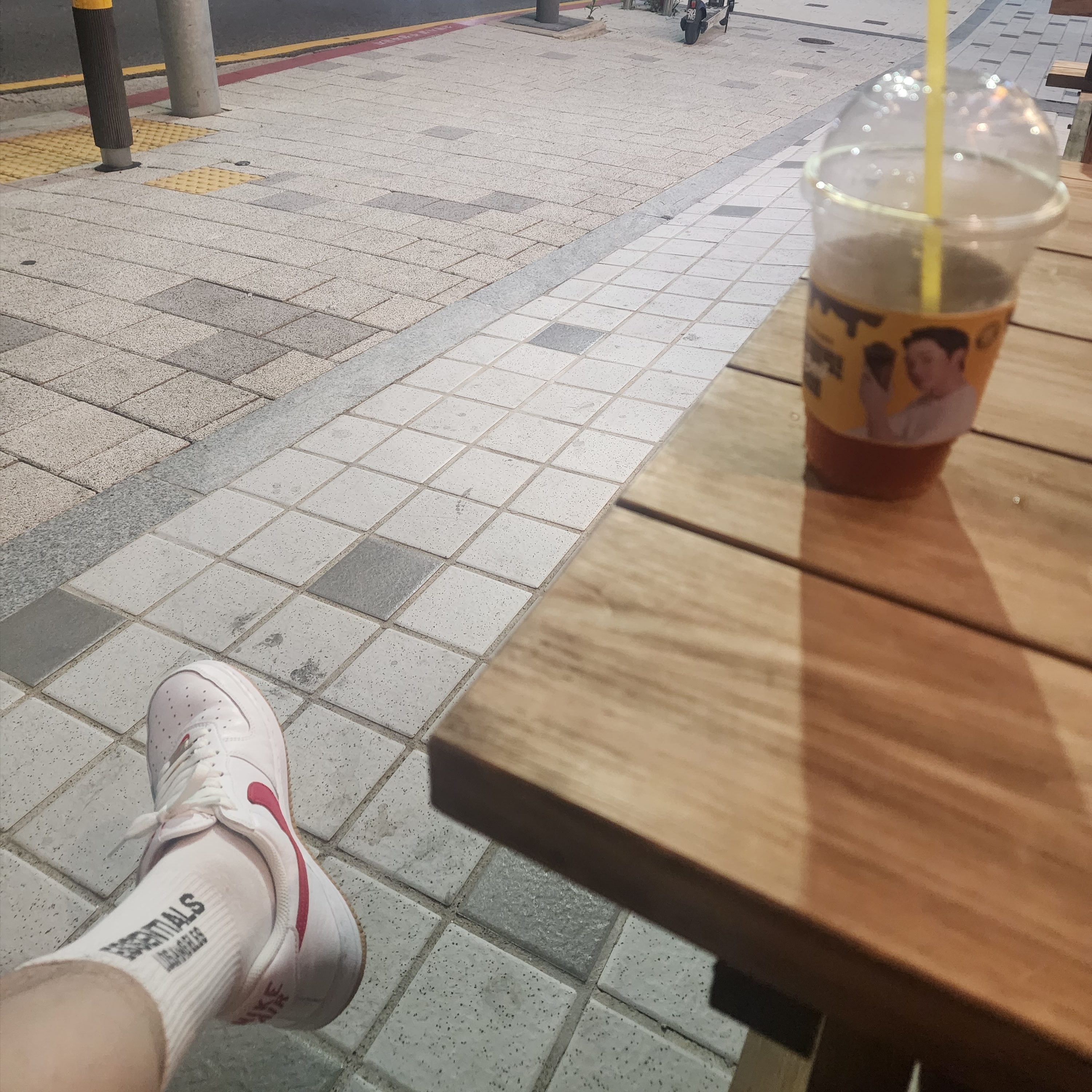 Nike Air Force 1 Low Retro Color of the Month University Red 착용 스타일