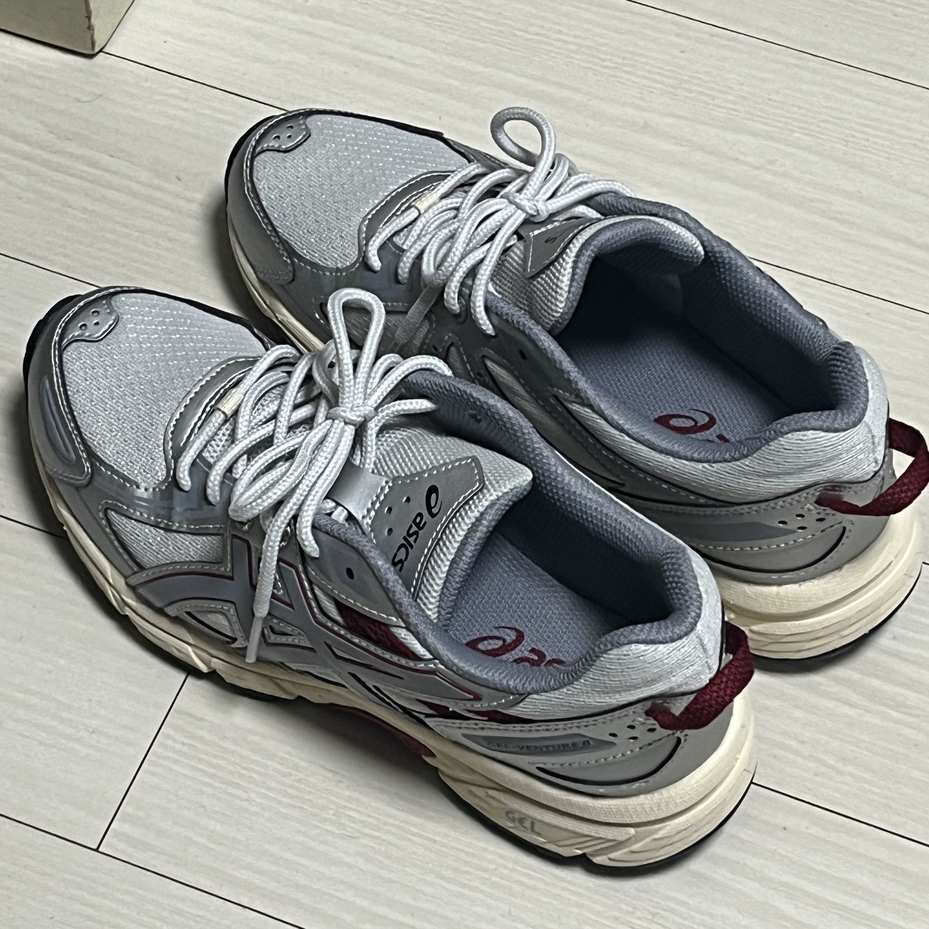 (W) Asics Gel-Venture 6 Glacier Grey Sheet Rock 착용 스타일 - 2