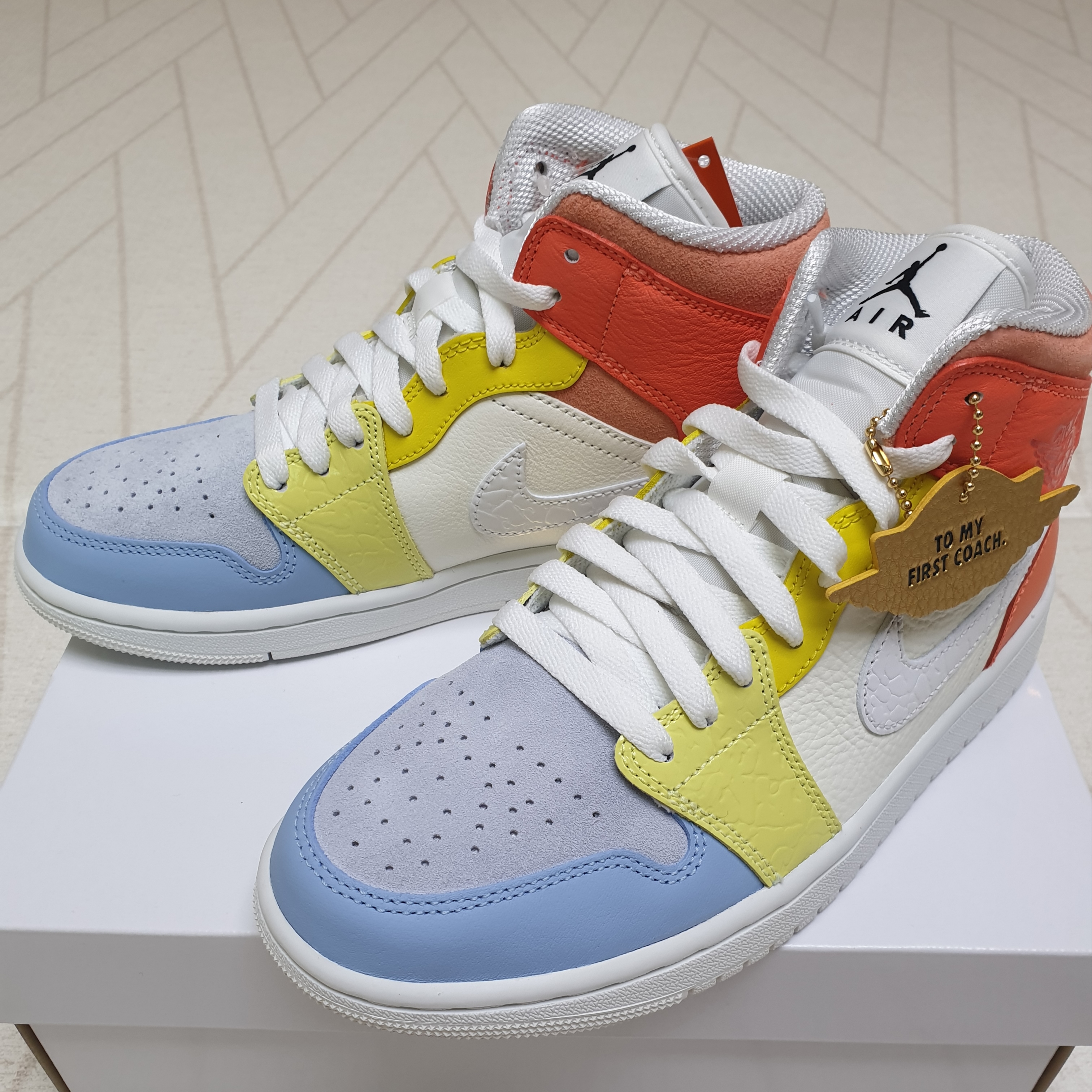 (W) Jordan 1 Mid To My First Coach 착용 스타일 - 1