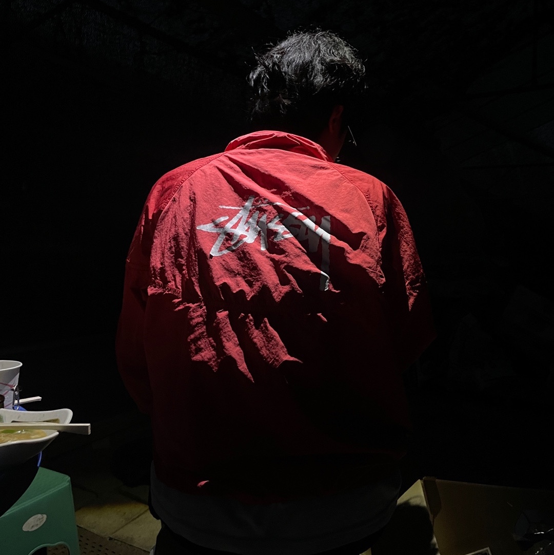 Nike x Stussy Windrunner Jacket Habanero Red 착용 스타일