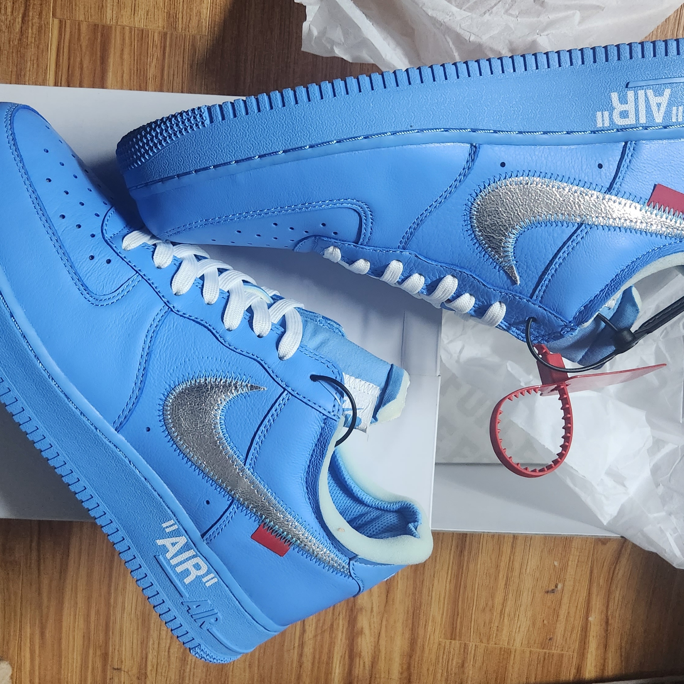 Nike x Off-White Air Force 1 Low MCA University Blue 착용 스타일 - 3