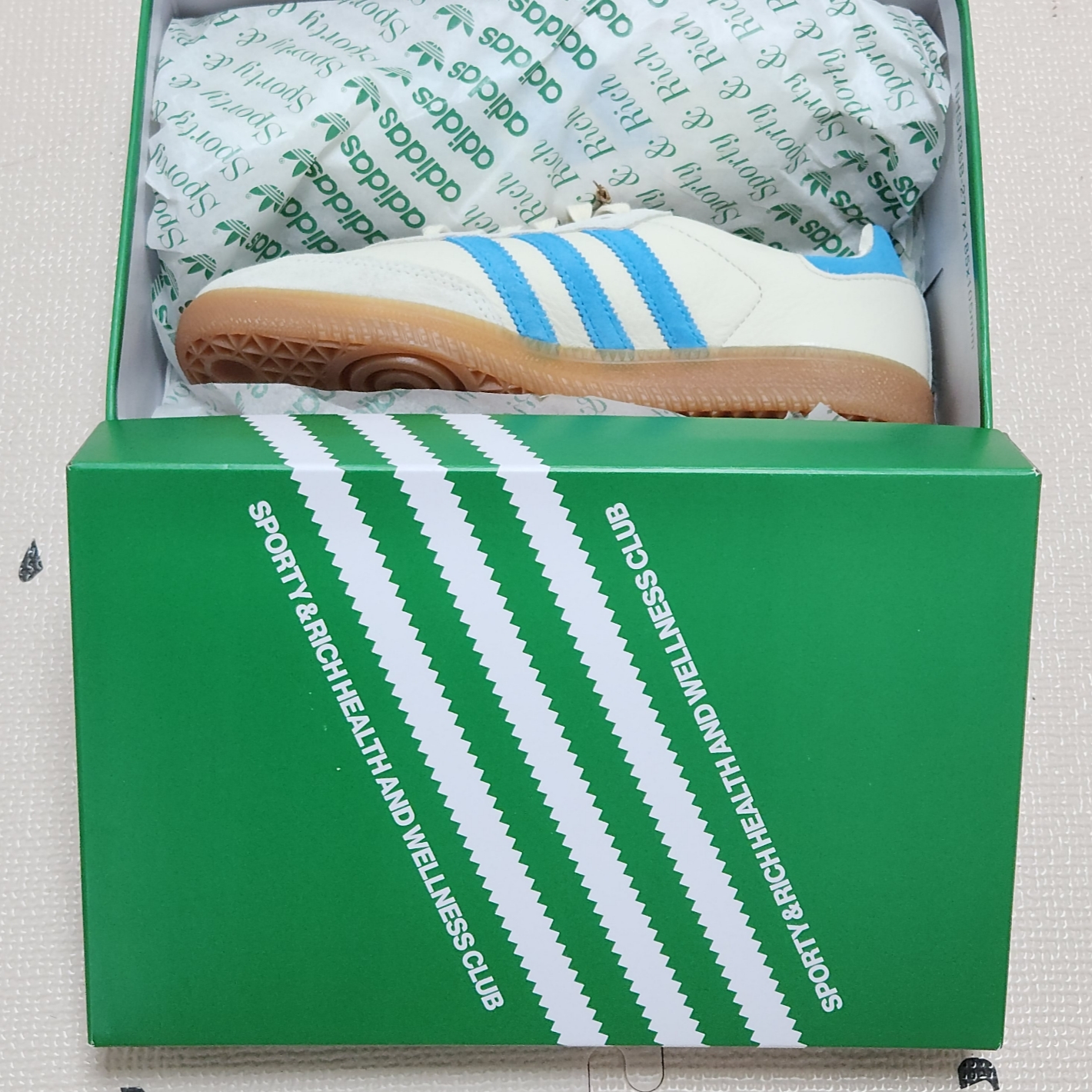 Adidas x Sporty & Rich Samba Cream Blue 착용 스타일 - 2