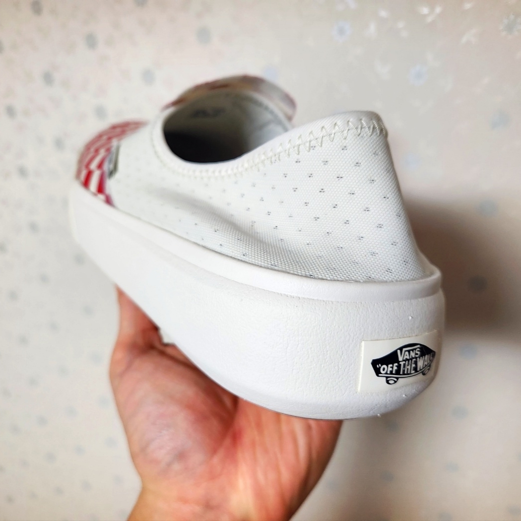 Vans ComfyCush One Checkerboard Racing Red Marshmallow 착용 스타일 - 2
