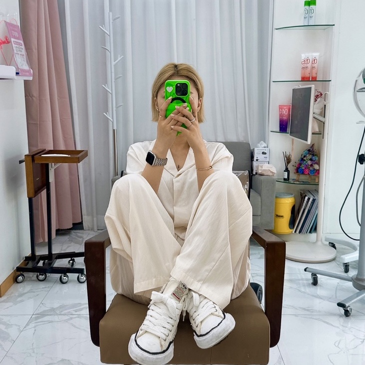 Maison Mihara Yasuhiro Peterson OG Sole Canvas High-top Sneakers White 착용 스타일 - 2