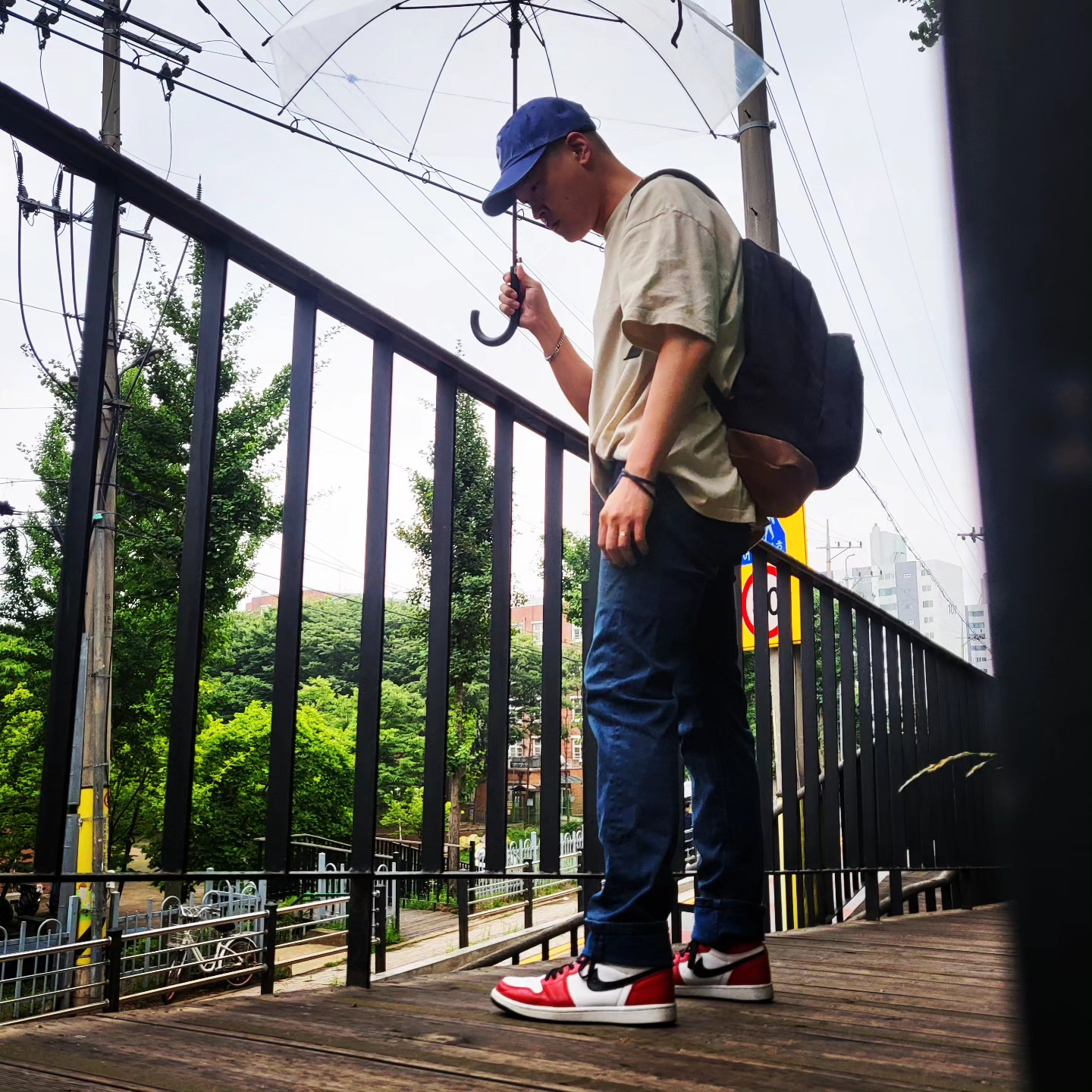 Supreme Pigment Canvas S Logo 6-Panel Navy - 23SS, Supreme Webbing Keychain Red - 23SS 착용 스타일 - 1