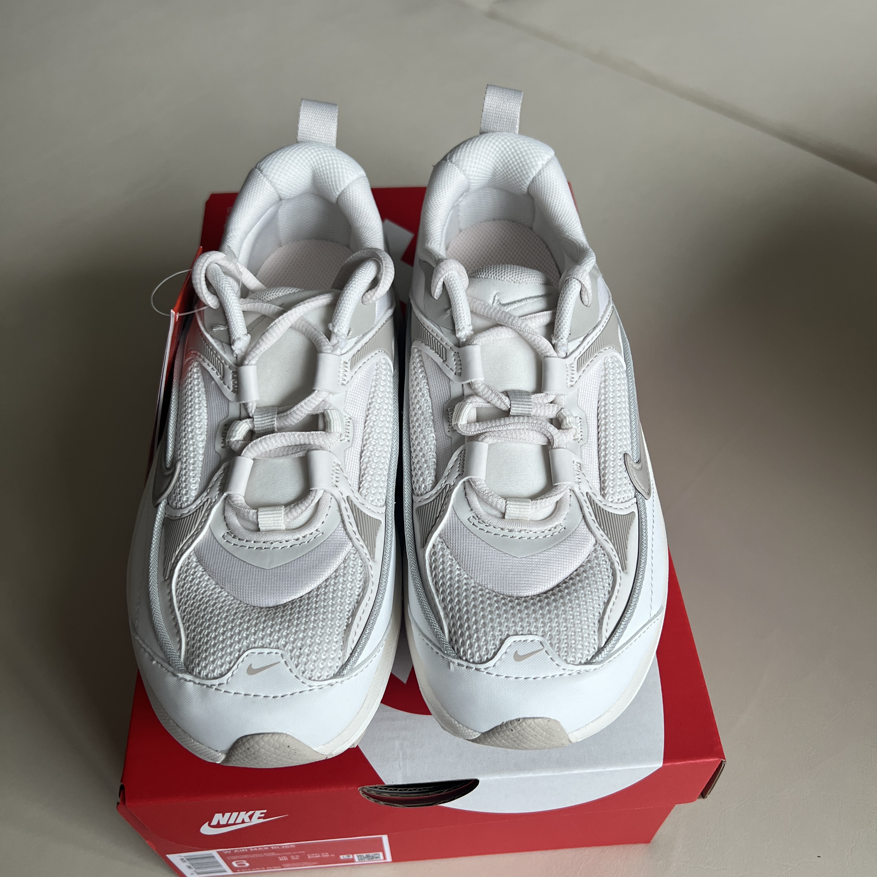 (W) Nike Air Max Bliss Phantom Summit White 착용 스타일 - 2