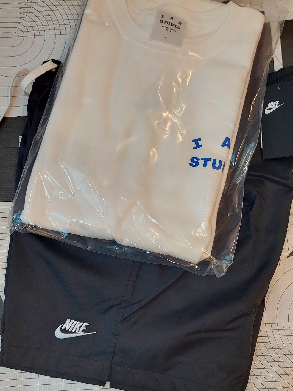 IAB Studio 10th Anniversary T-Shirts Pack White & Black (2 Pack), Nike NSW Woven Shorts Black - Asia 착용 스타일