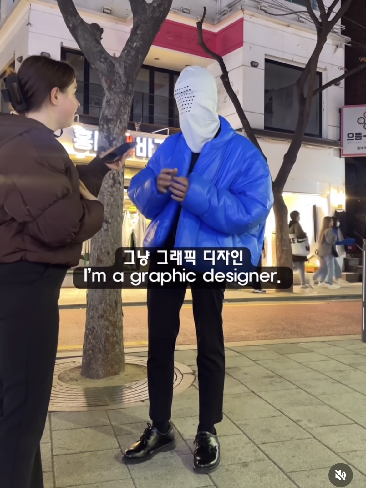 Yeezy Gap Round Jacket Blue 착용 스타일 - 3