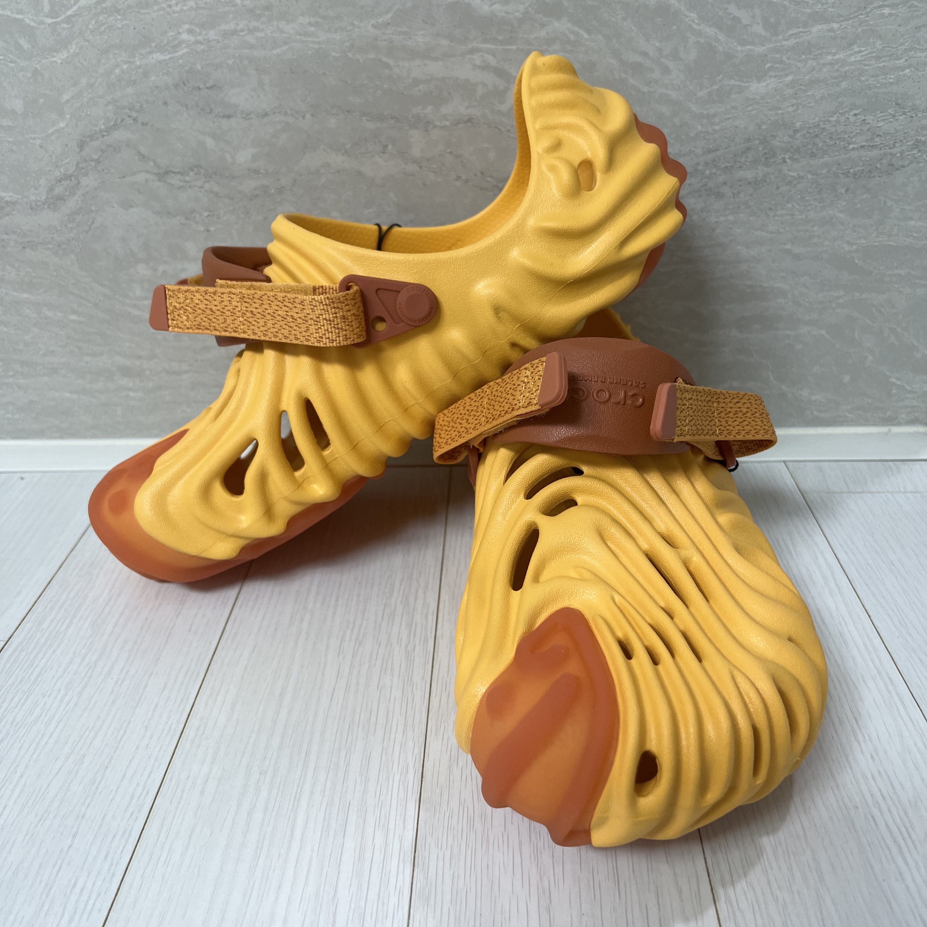 Crocs x Salehe Bembury Pollex Clog Cobbler 착용 스타일 - 1