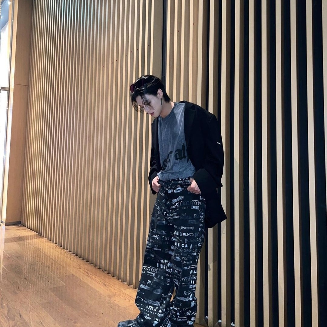 Balenciaga Skater Tailored Jacket Black, Balenciaga Defender Sneakers Black 착용 스타일 - 4
