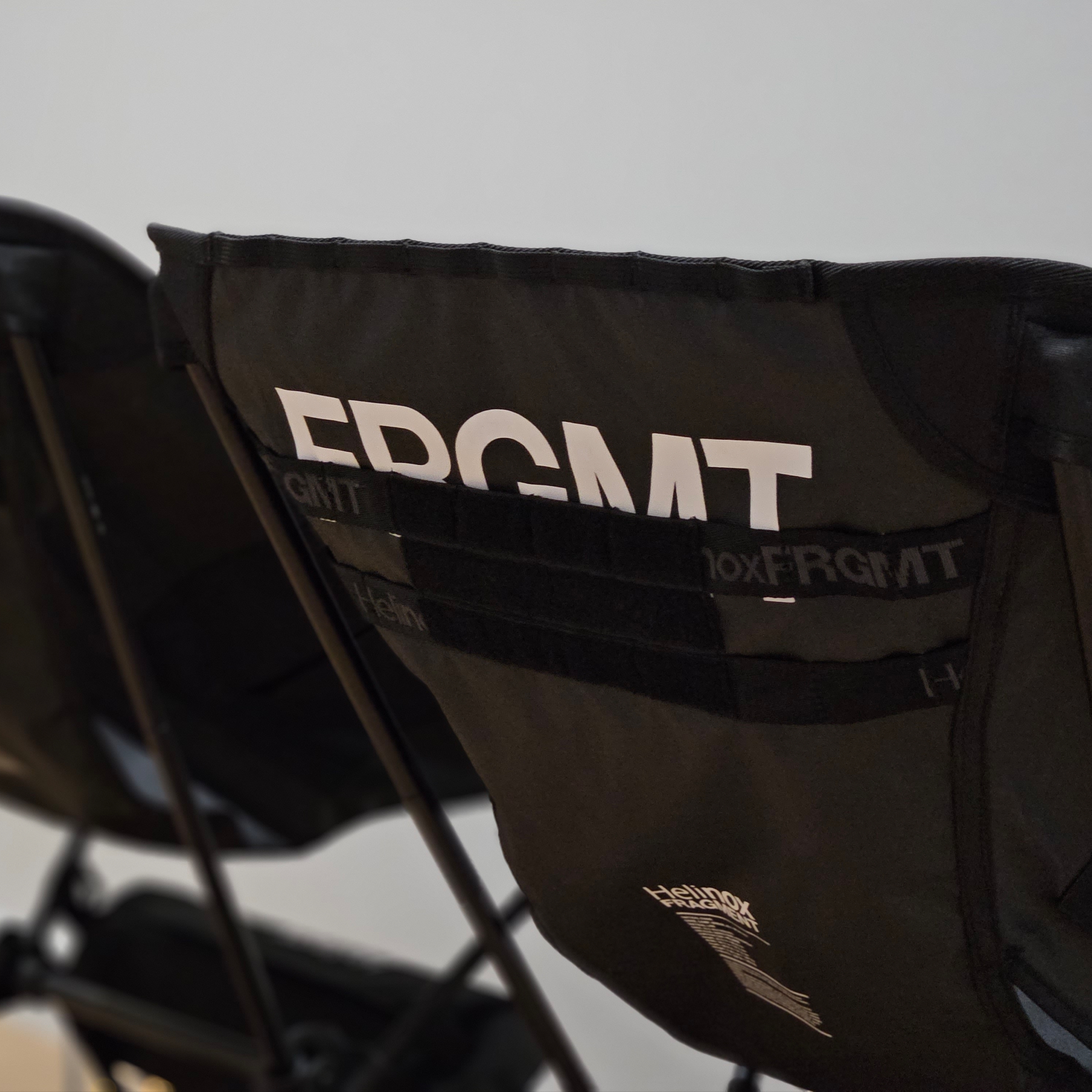 Helinox x Fragment Design Tactical Chair One Black - Tokyo Exclusive 착용 스타일 - 3