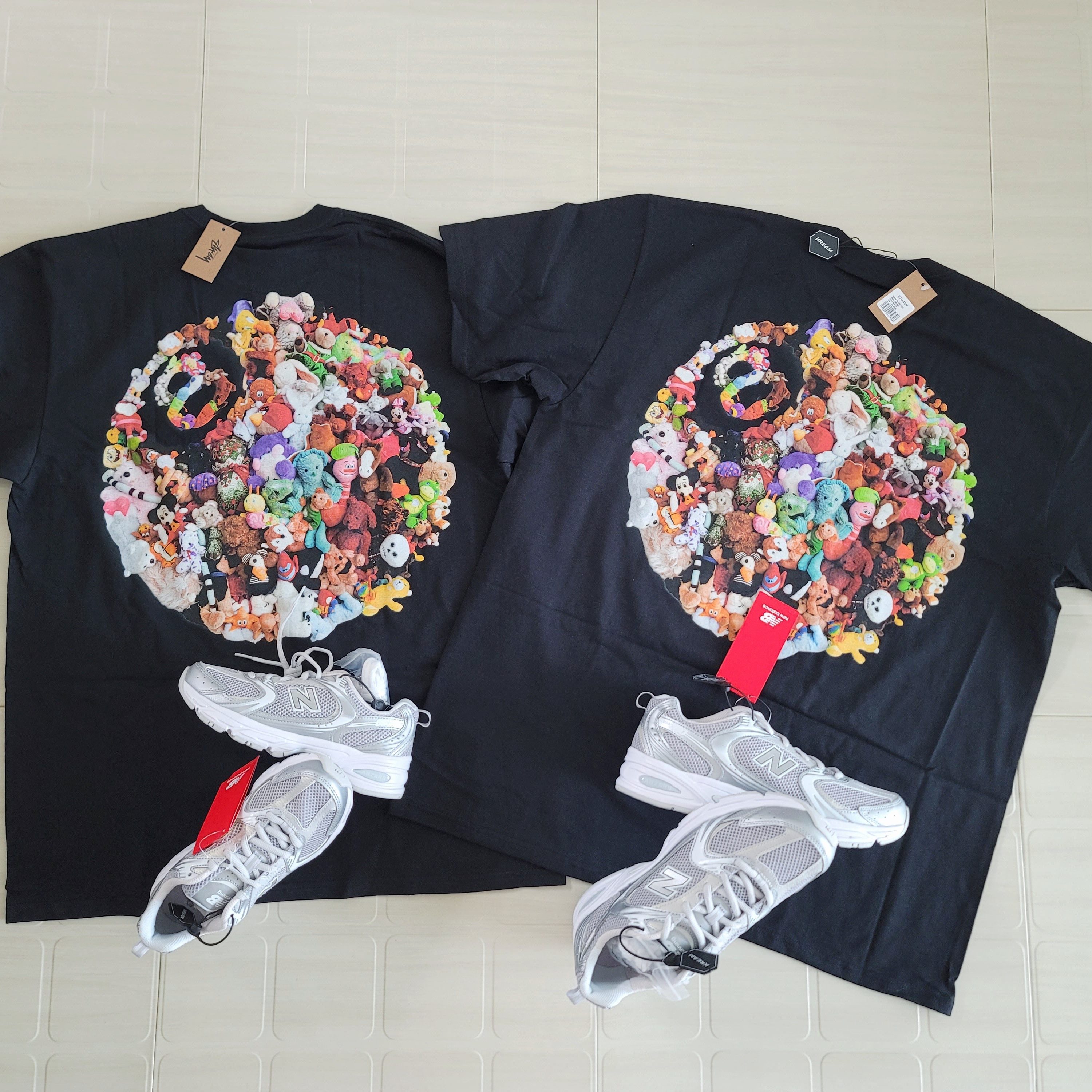 New Balance 530 Silver Grey, Stussy Plush T-Shirt Black 착용 스타일 - 2