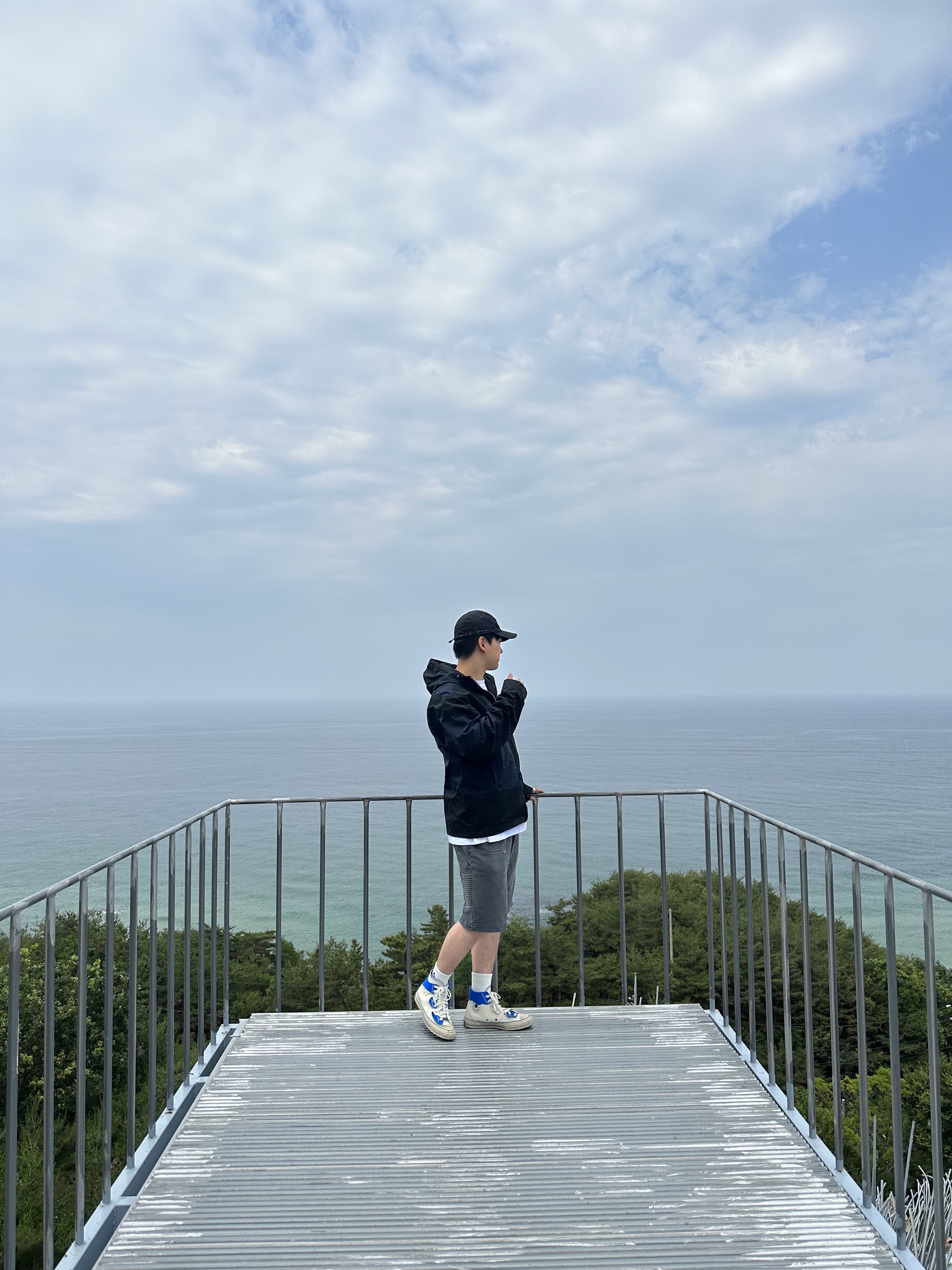 [KREAM 단독] AOP x Side Service Uzumaki Track Jacket Navy Black, Converse x Ader Error Chuck 70 High White 착용 스타일