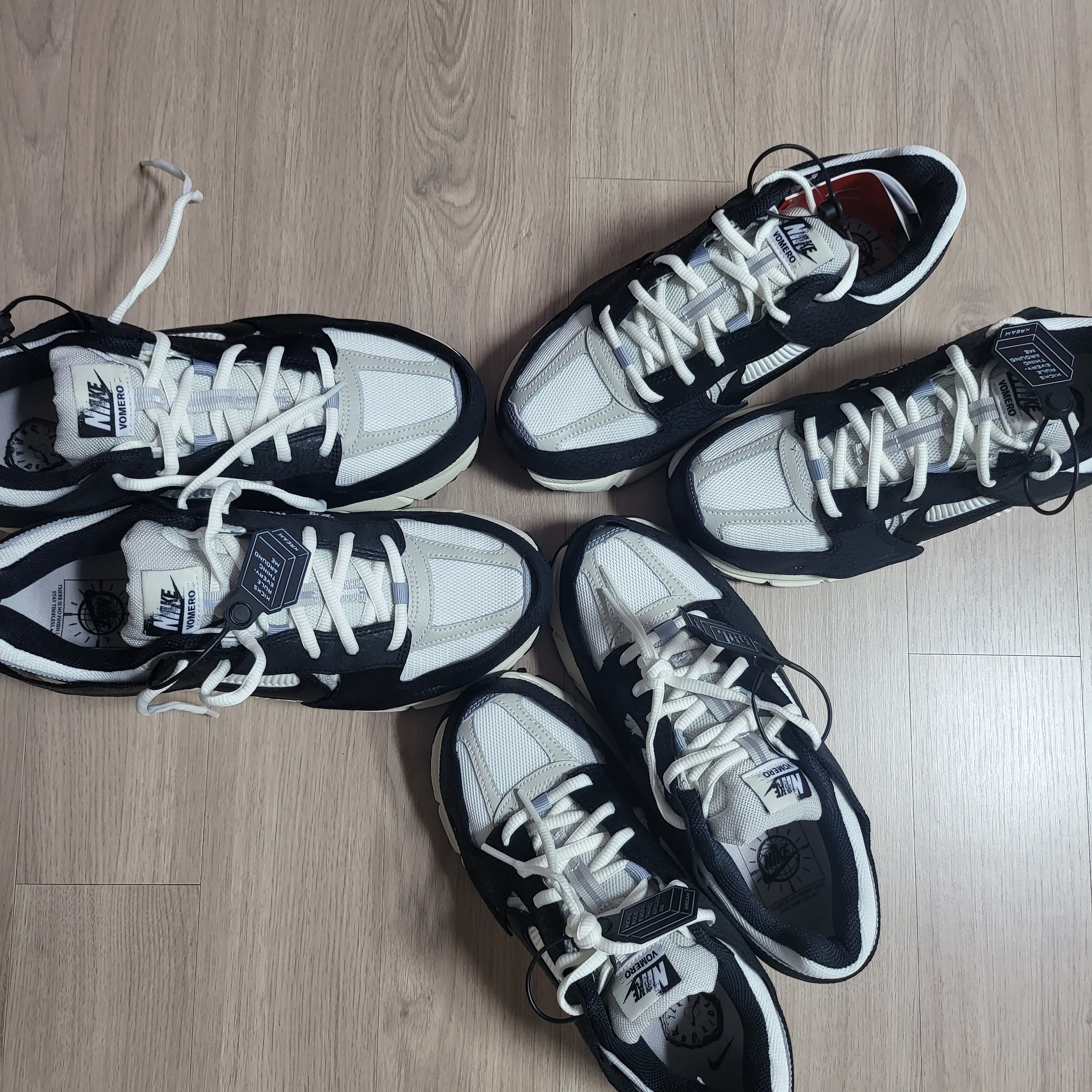 (W) Nike Zoom Vomero 5 Wolf Grey and Black 착용 스타일 - 1