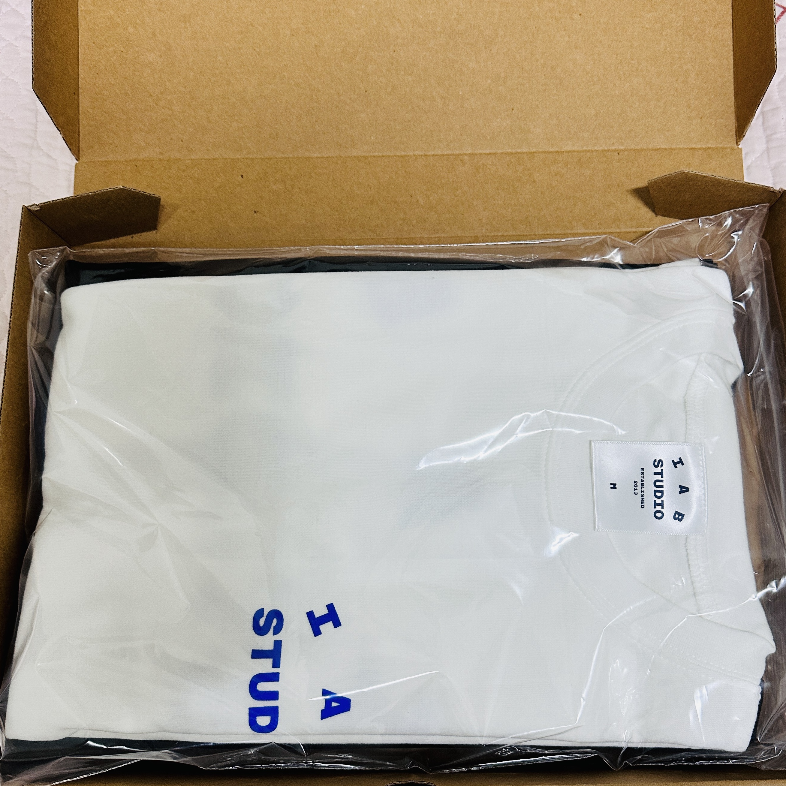 IAB Studio 10th Anniversary T-Shirts Pack White & Black (2 Pack), IAB Studio 10th Anniversary T-Shirt White 착용 스타일 - 1