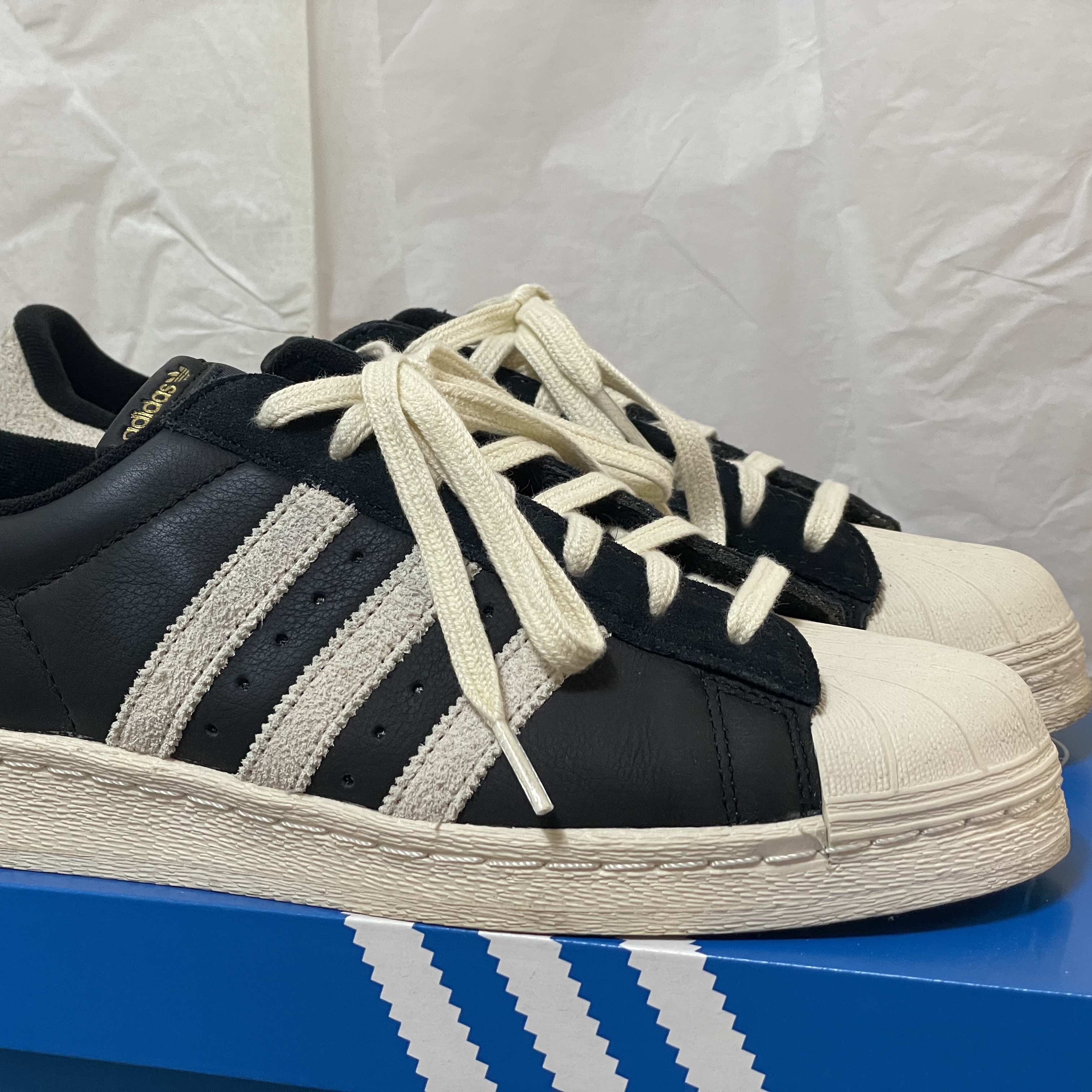 Adidas Superstar 82 Black White 착용 스타일 - 2