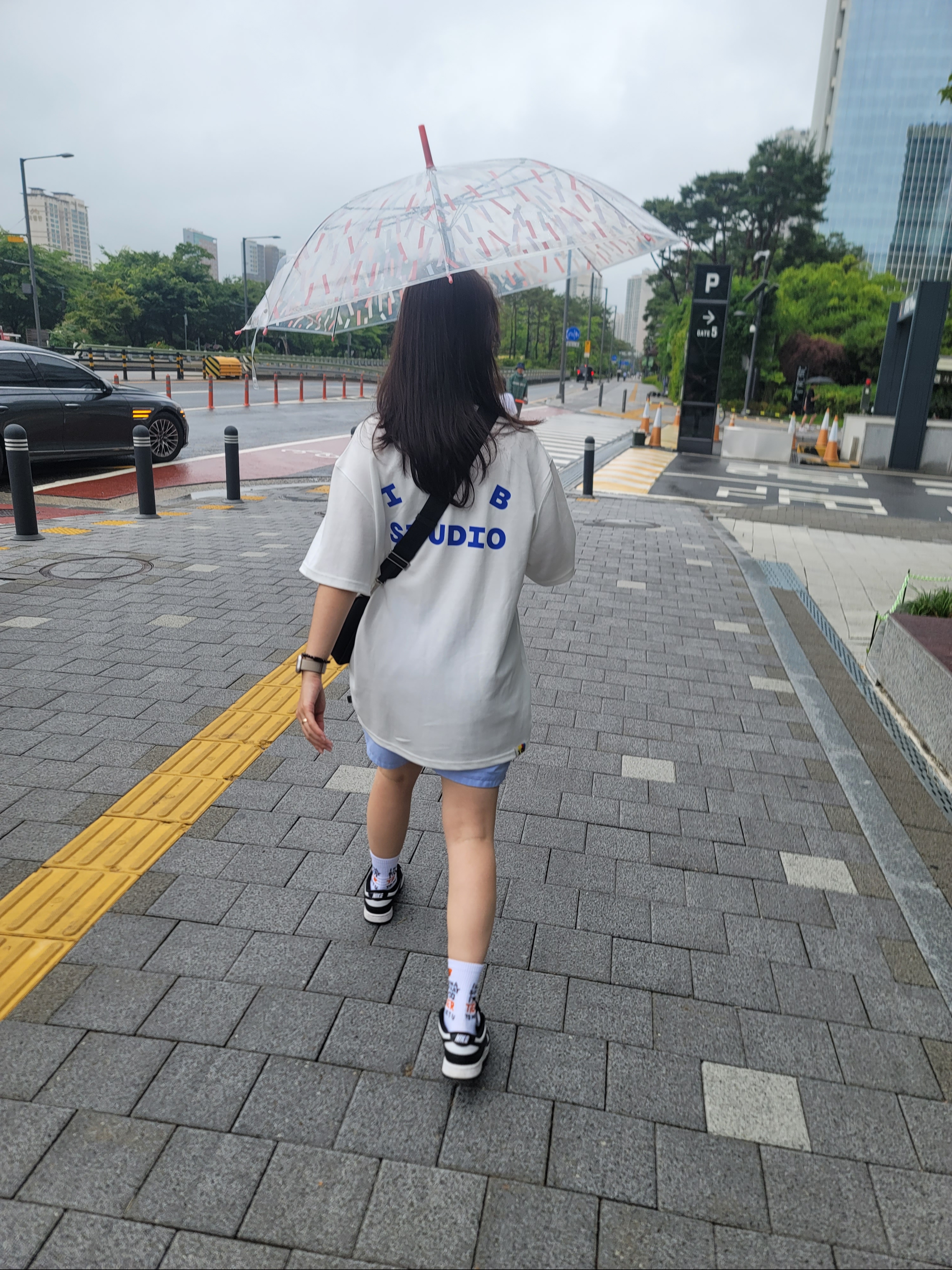 IAB Studio 10th Anniversary T-Shirt White, Nike Dunk Low Retro Black 착용 스타일