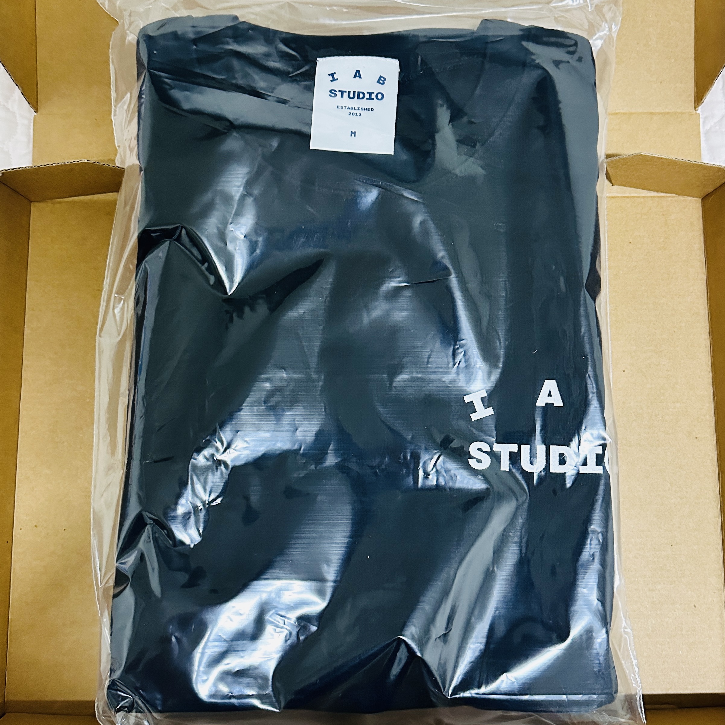 IAB Studio 10th Anniversary T-Shirts Pack White & Black (2 Pack), IAB Studio 10th Anniversary T-Shirt White 착용 스타일 - 3