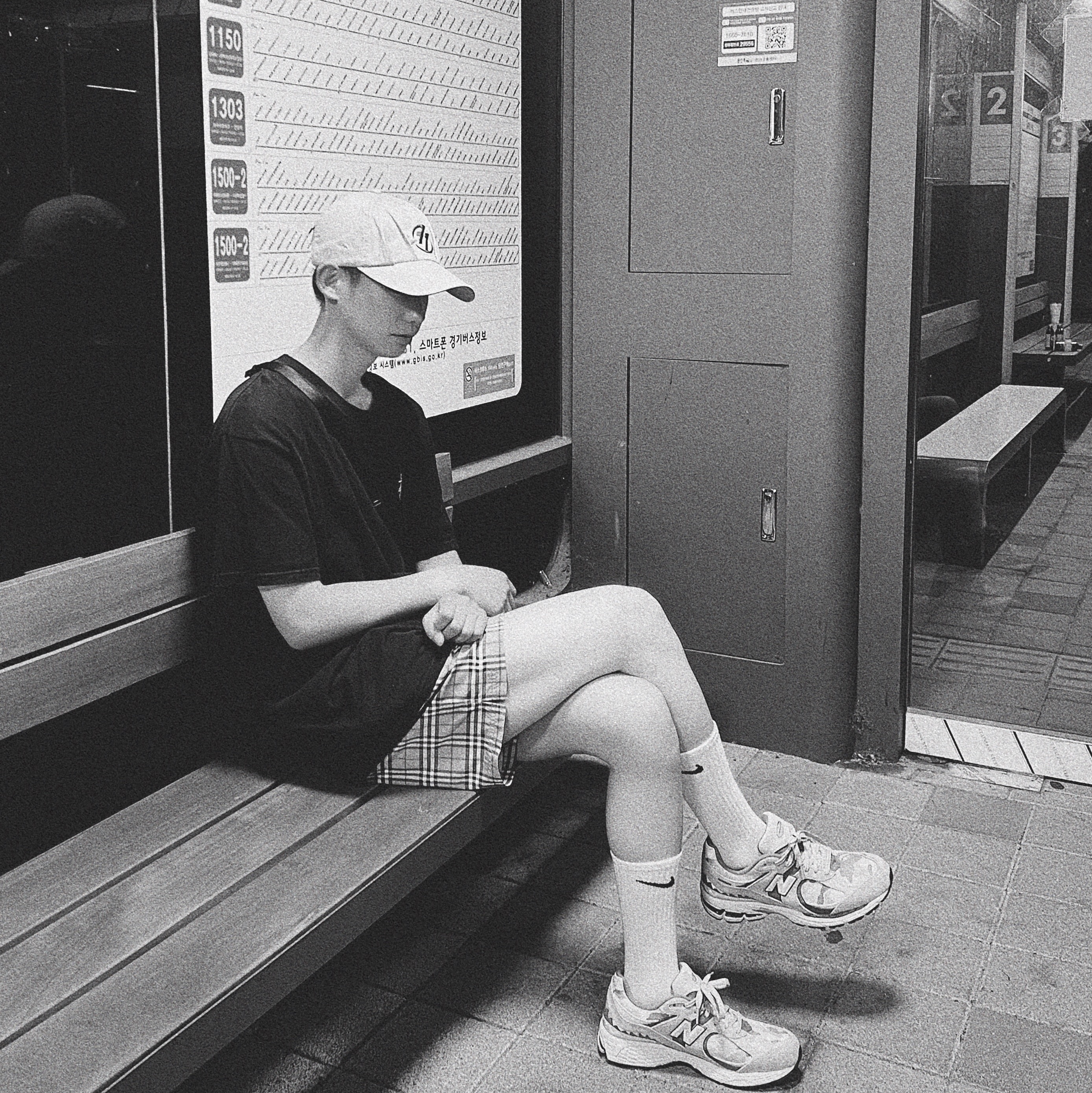 New Balance x BAPE 2002R Gray Camo (Special Box), Burberry Small Scale Check Drawcord Swim Shorts Archive Beige 착용 스타일