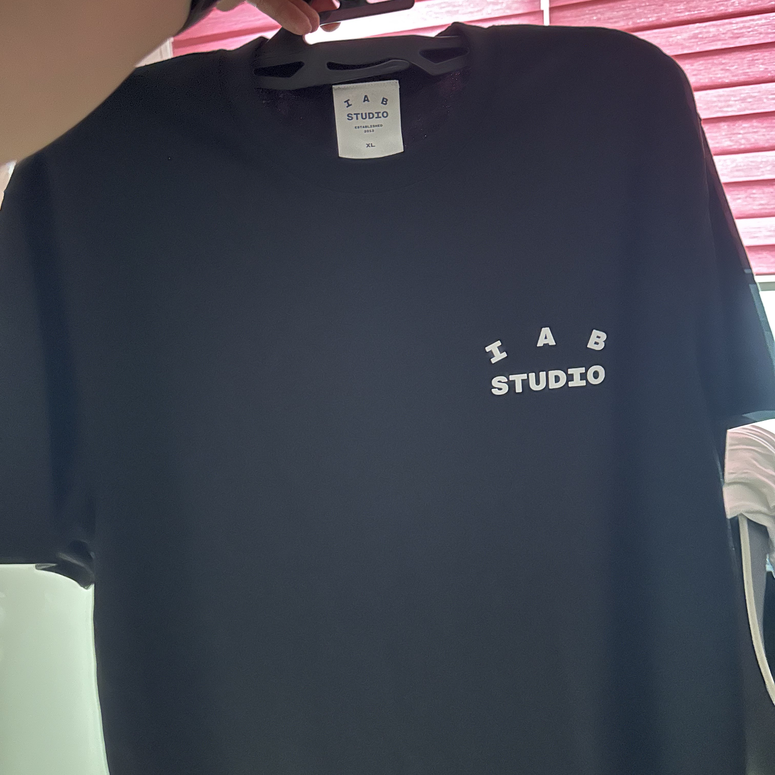 IAB Studio 10th Anniversary T-Shirts Pack White & Black (2 Pack) 착용 스타일 - 2