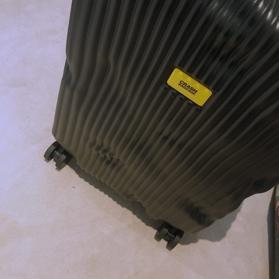 CRASH BAGGAGE Icon 31inch Stripe Black 착용 스타일