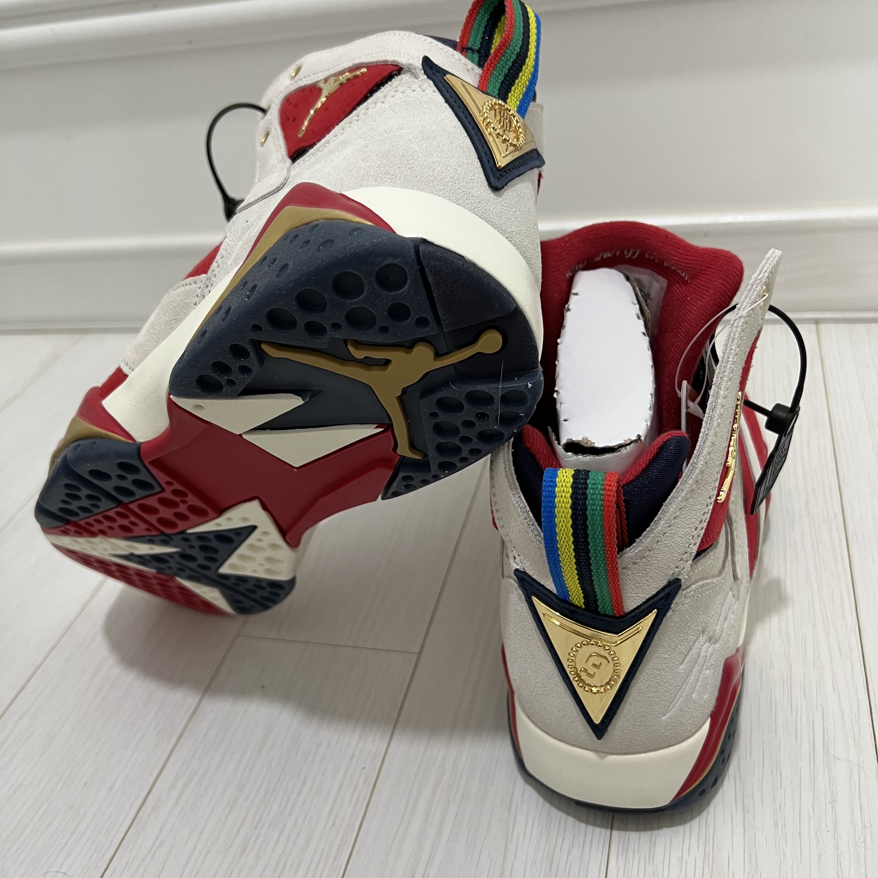 Jordan 7 x Trophy Room Retro SP True Red and Obsidian 착용 스타일 - 3