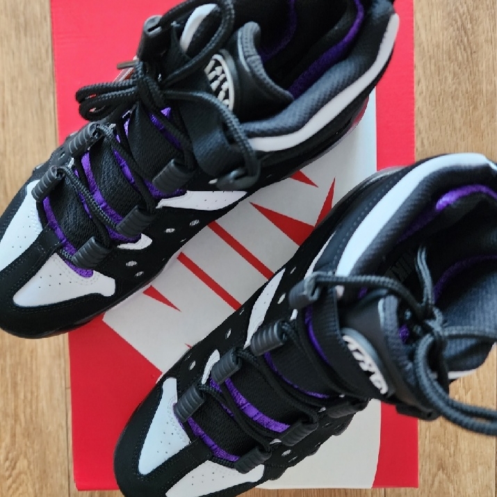 Nike Air Max 2 CB 94 Black and Pure Purple 착용 스타일 - 3